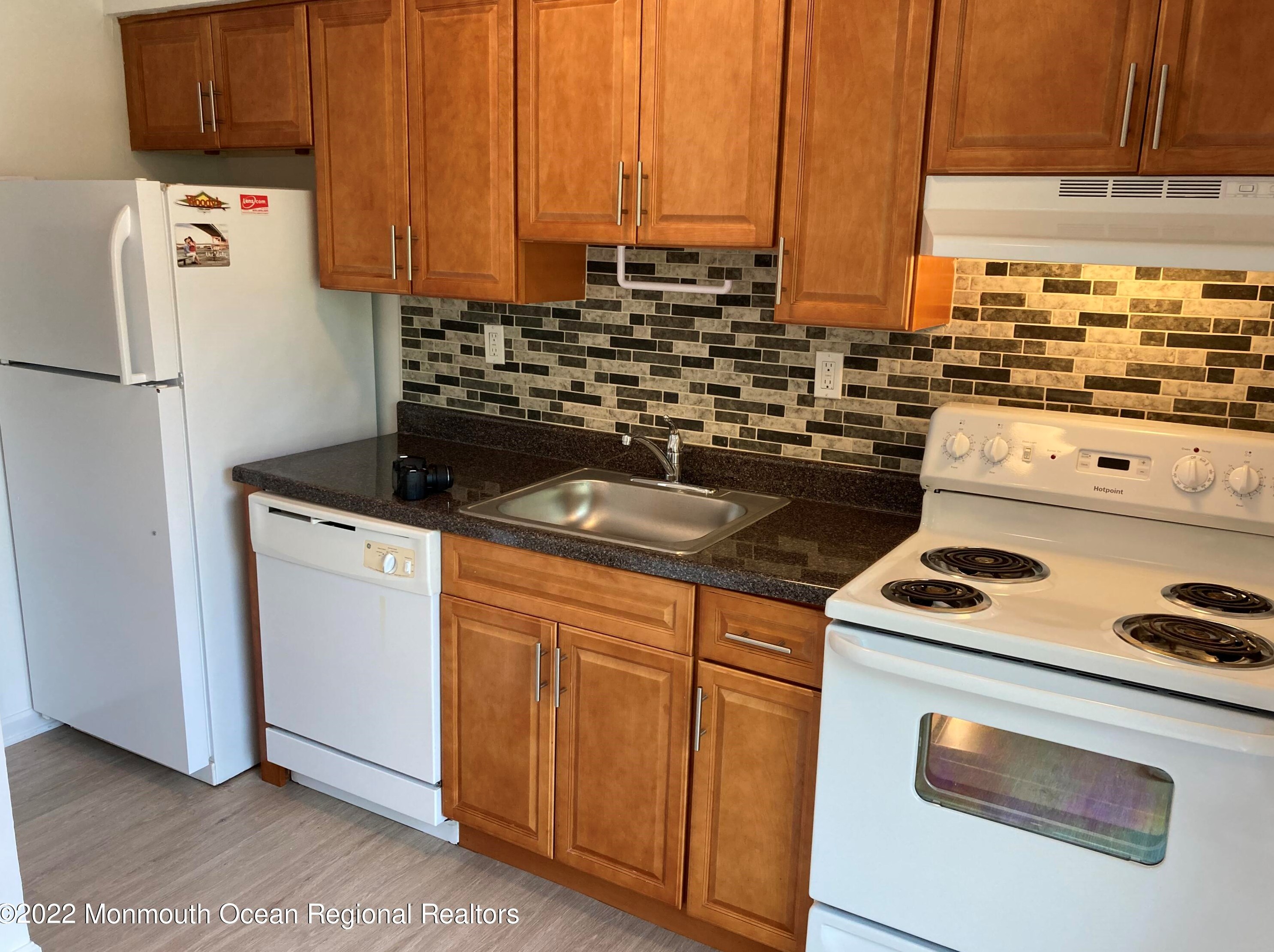 96 East Ave Apt 54, Atlantic Highlands, NJ 07716