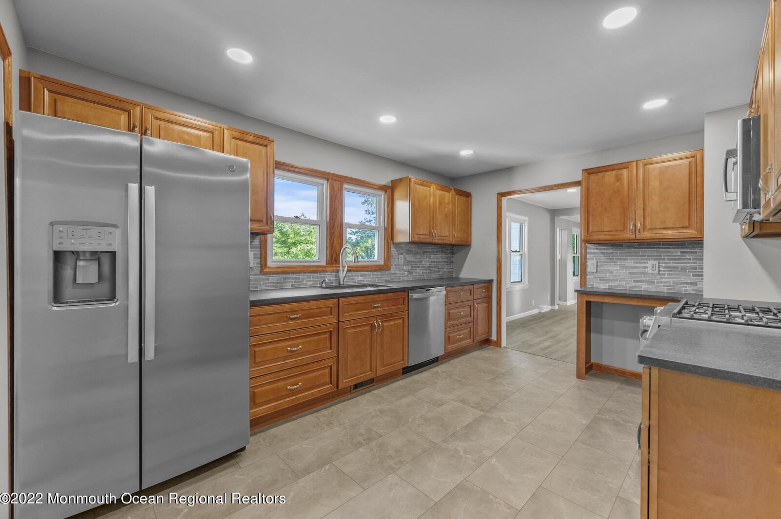 12 Dey St, Millstone Township, NJ 07726-1518