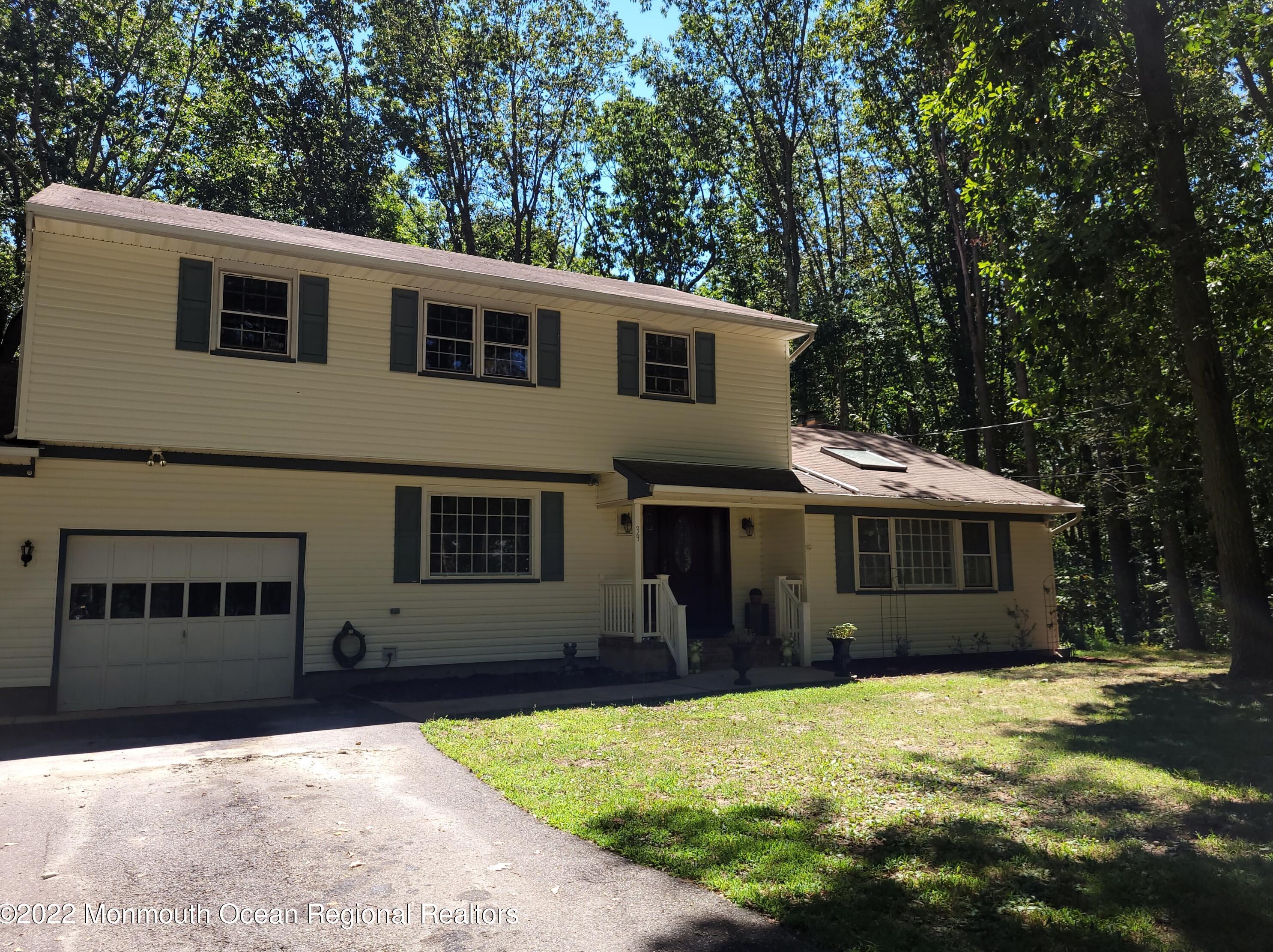 39 Back Bone Hill Rd, Millstone Township, NJ 08510-1802