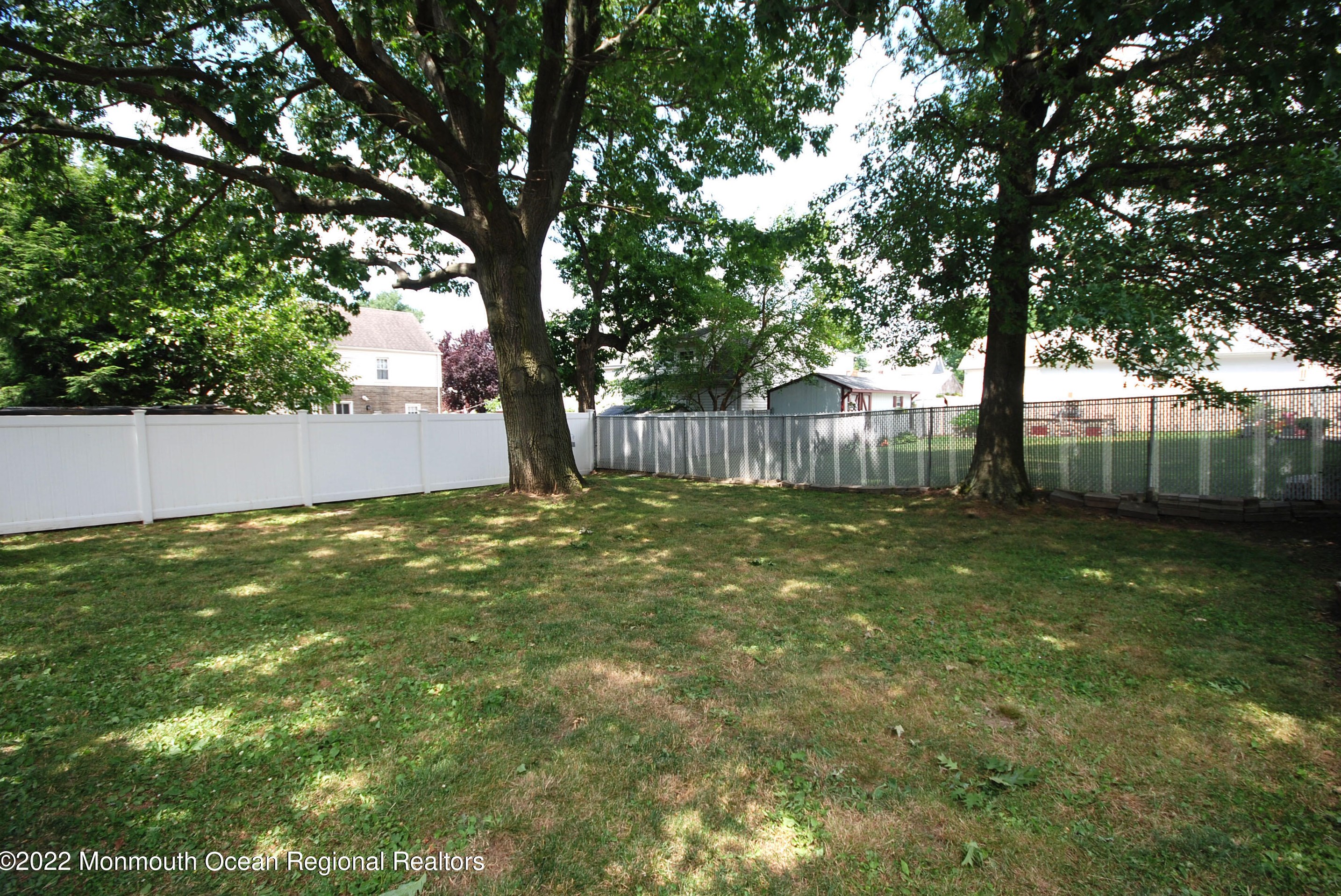 127 Smt Ave, Lyndhurst NJ 07071-1228 exterior