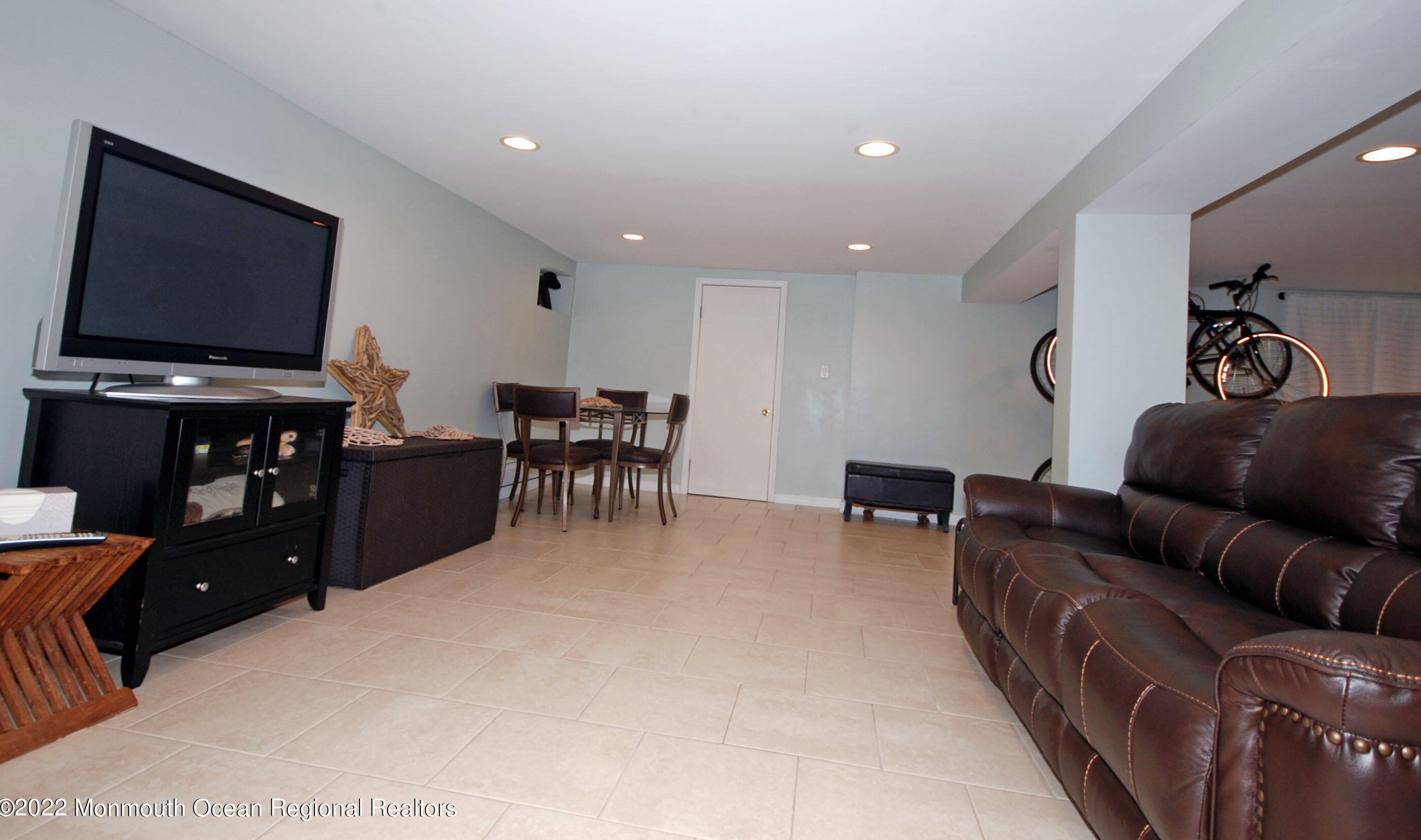 127 Smt Ave, Lyndhurst NJ 07071-1228 exterior