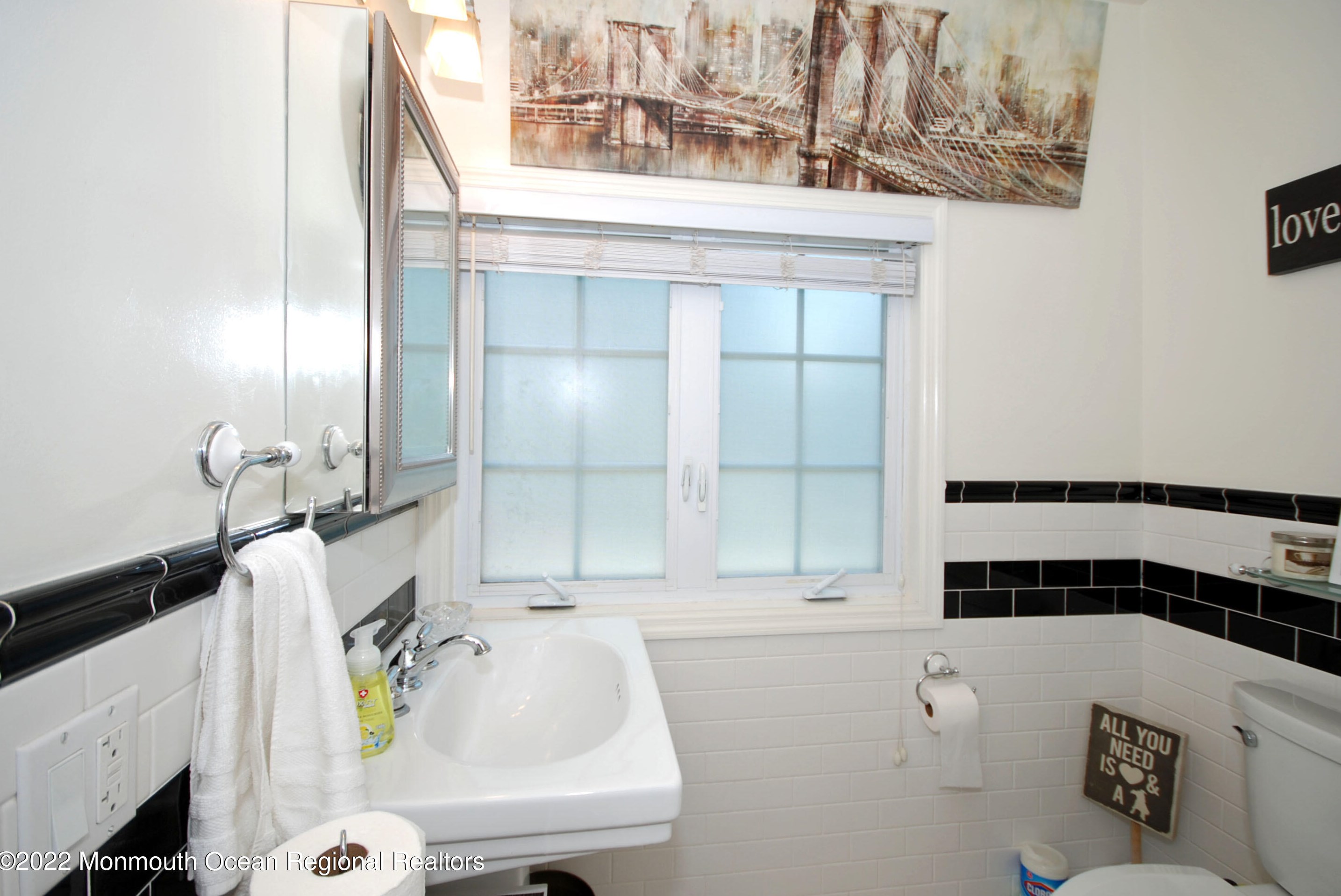 127 Smt Ave, Lyndhurst NJ 07071-1228 exterior