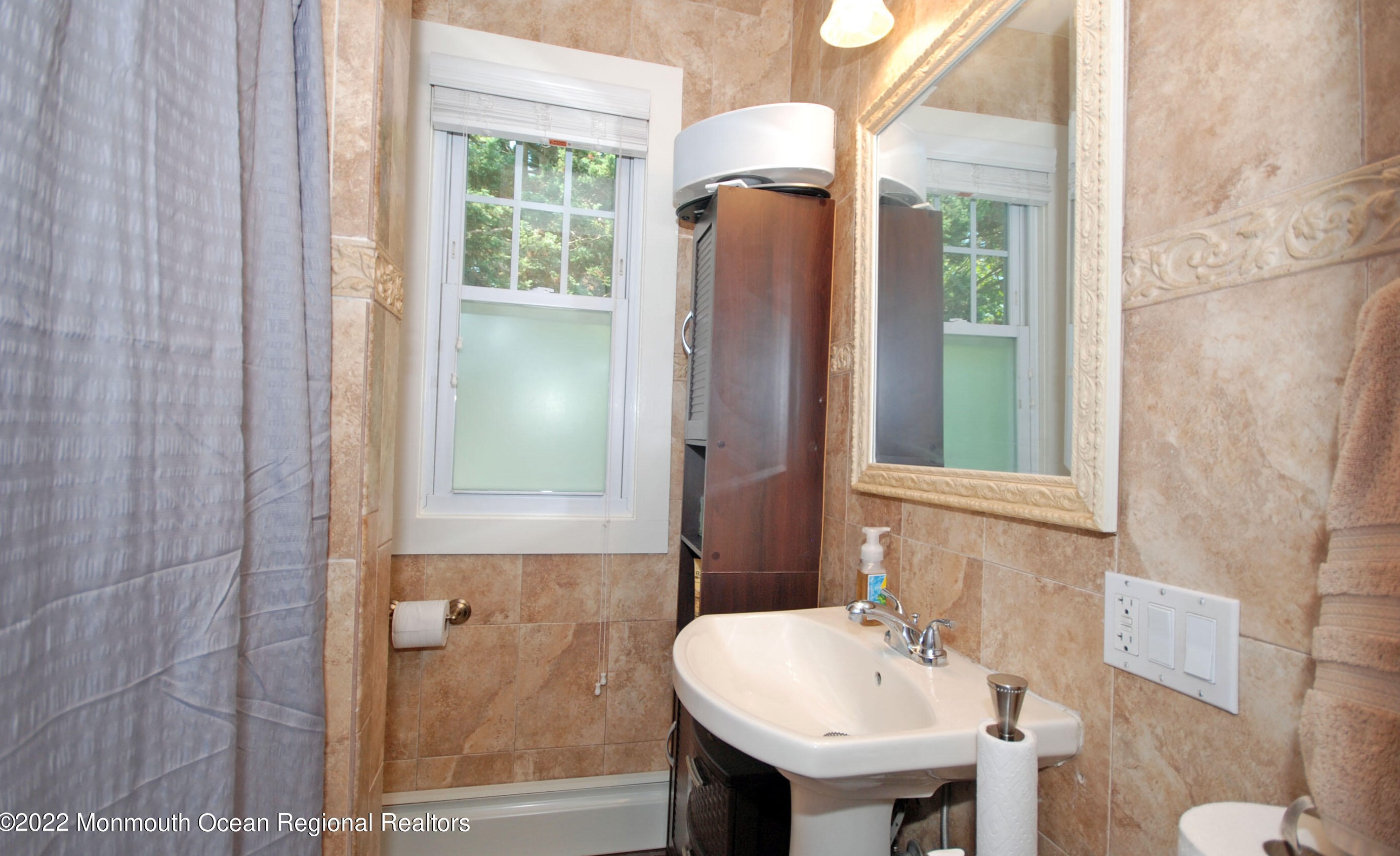 127 Smt Ave, Lyndhurst NJ 07071-1228 exterior