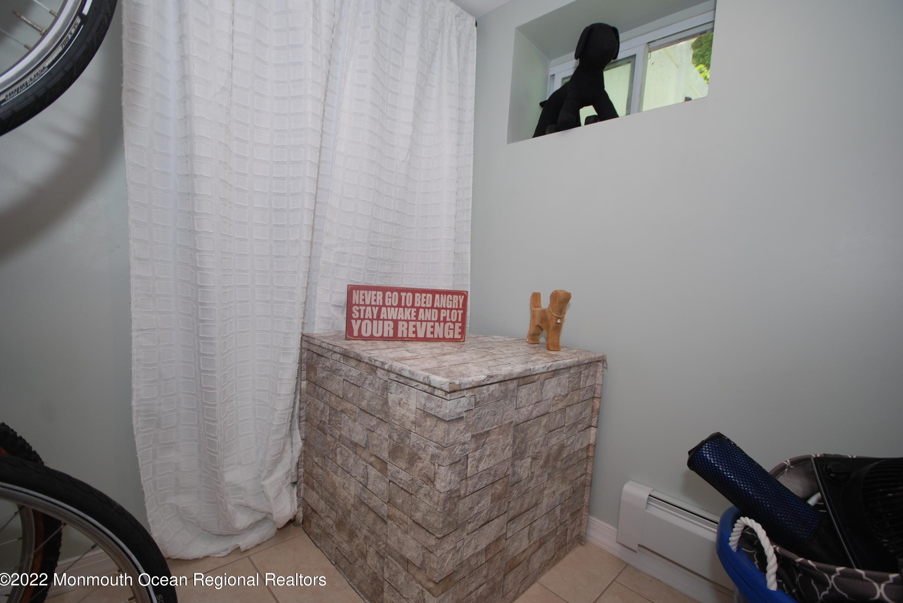 127 Smt Ave, Lyndhurst NJ 07071-1228 exterior