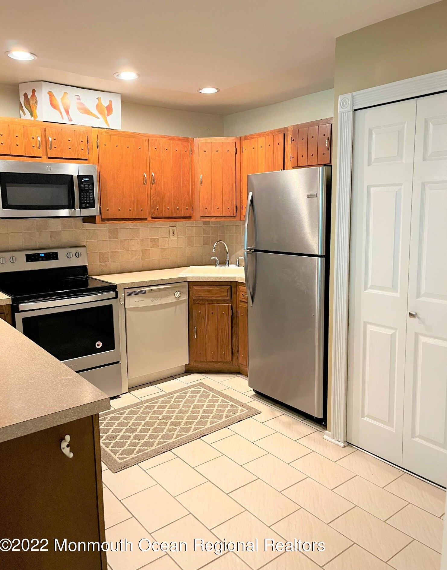 129 Amberly Dr, Millstone Township, NJ 07726-2473