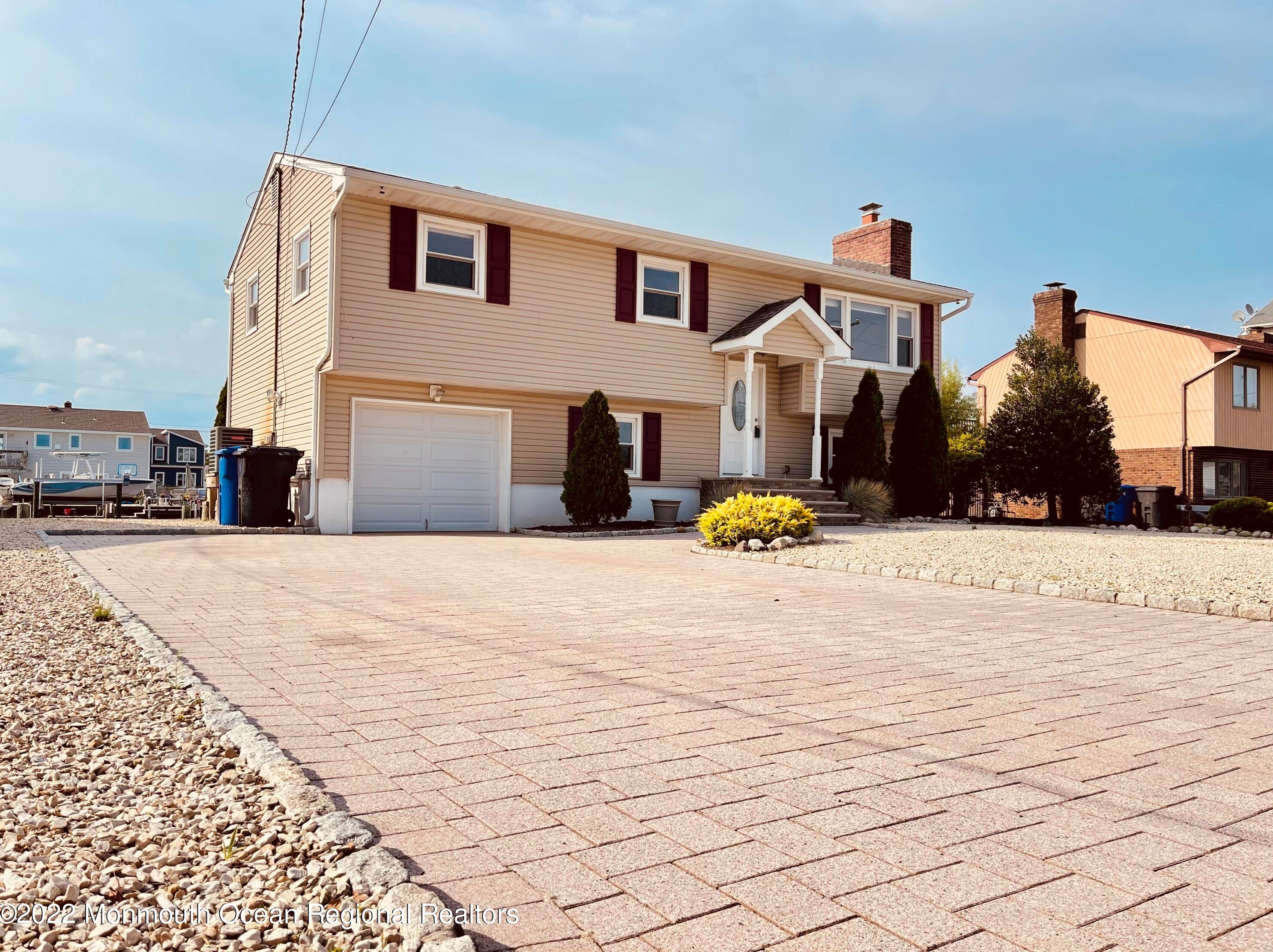 14 Cayman Ave, Toms River NJ  08753-4716 exterior