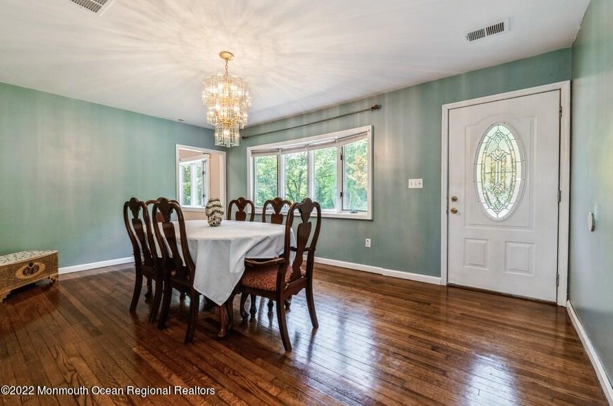 46 6th St, Ideal Beach, NJ 07734-2968