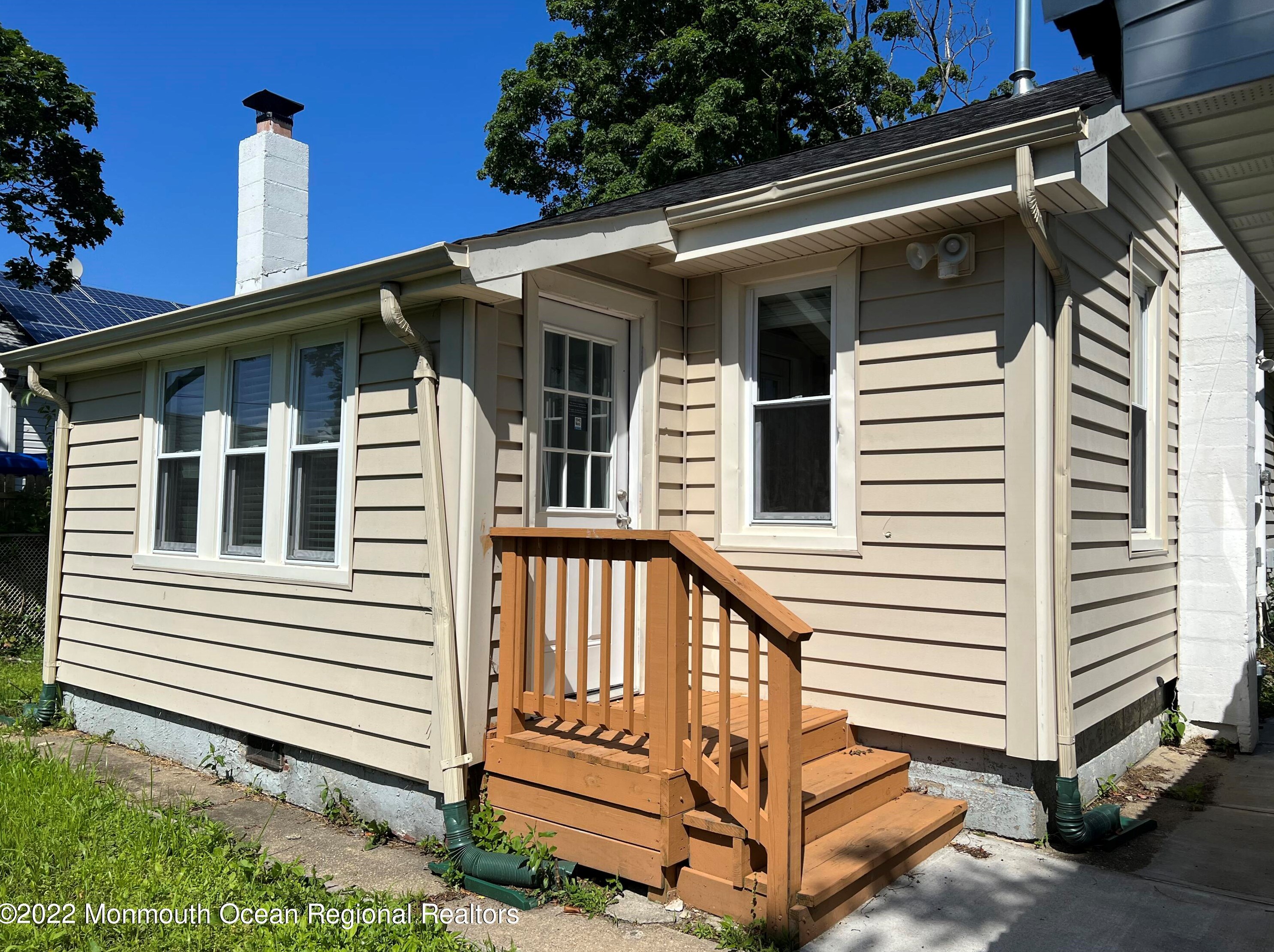 91 River Dr, Toms River, NJ 08753-7043