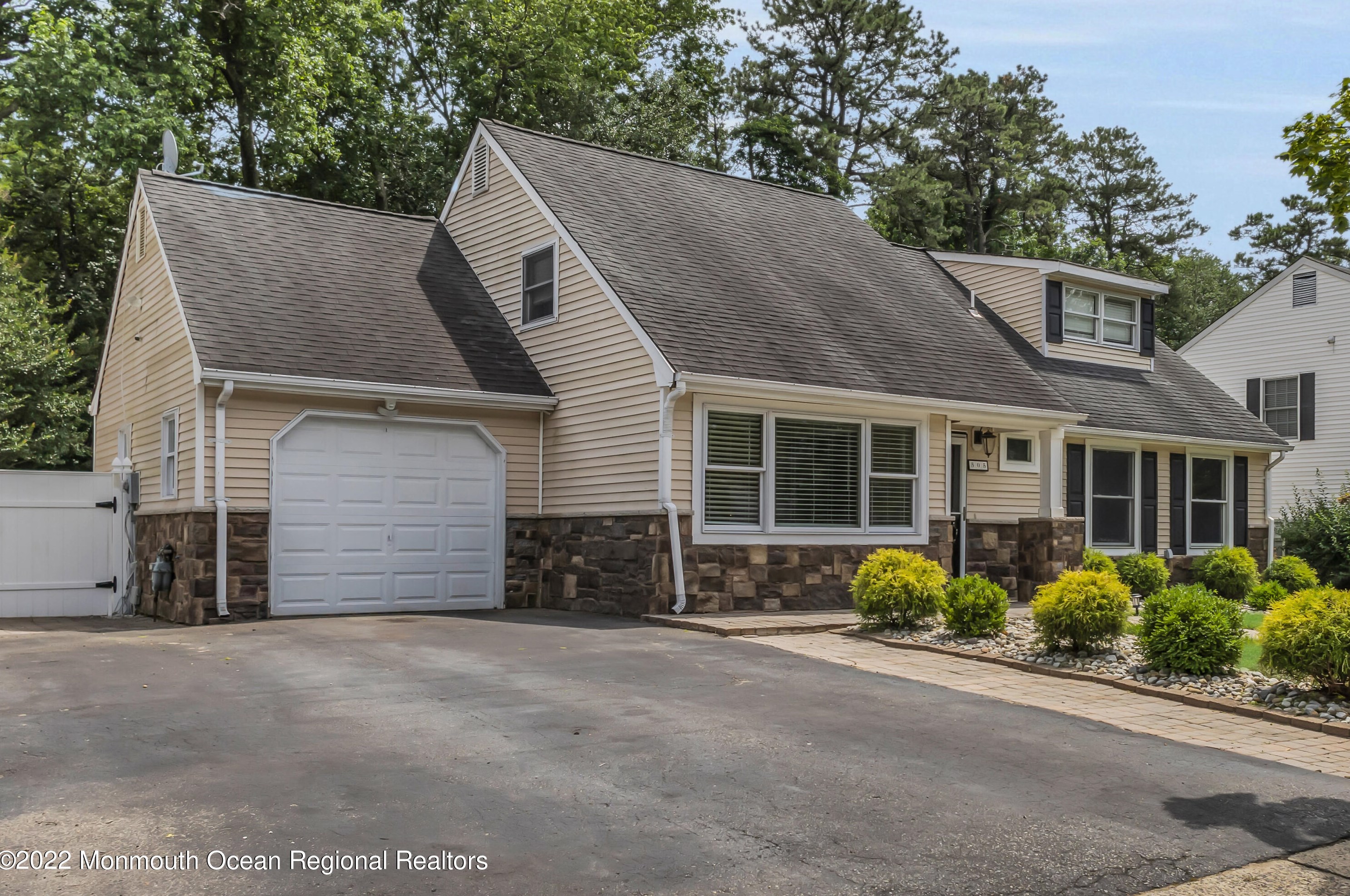505 Leawood Ave, Toms River, NJ 08755-4065