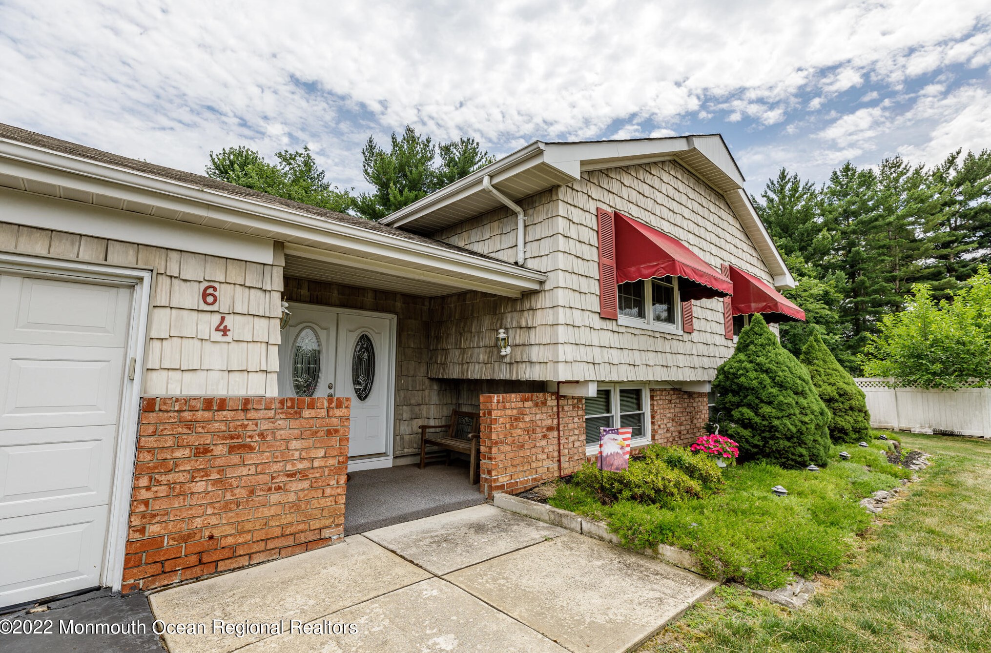 64 Stratford Dr, Millstone Township, NJ 07726-3536