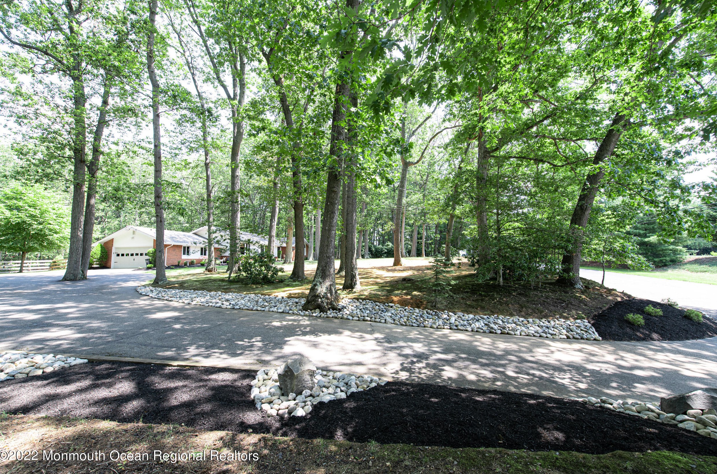 104 Oakland Mills Rd, Millstone Township, NJ 07726-8604