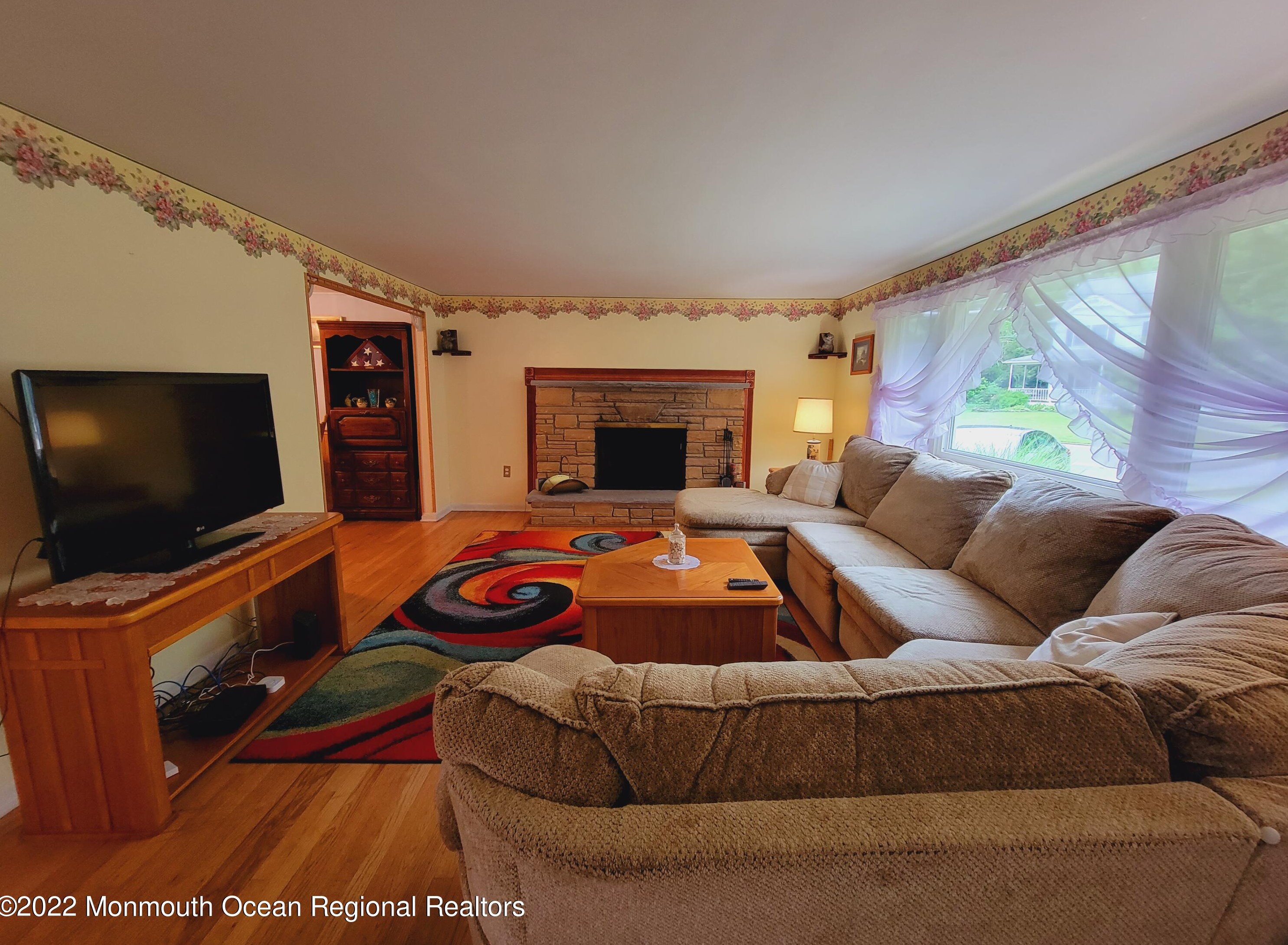 22 Pinehurst Dr, Tuckerton, NJ 08087-1911