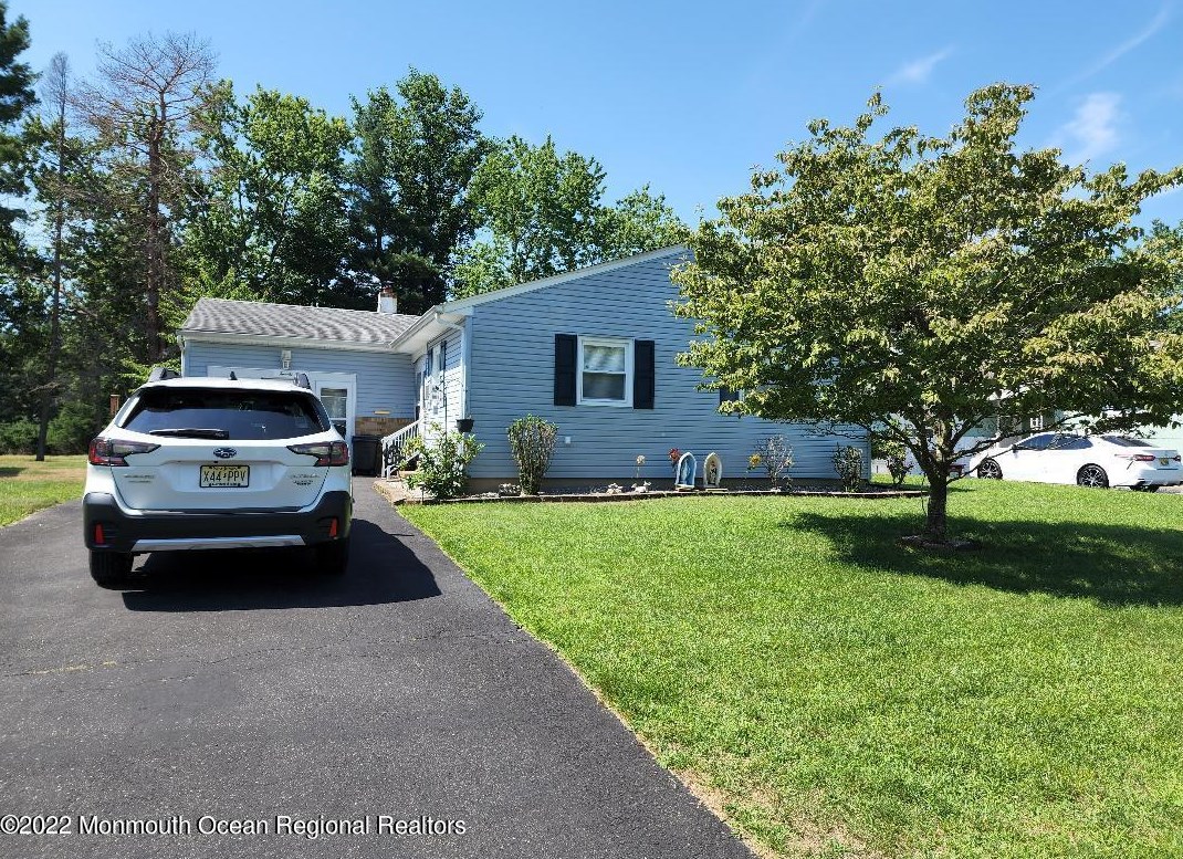 25 Edinburgh Dr, Berkeley Township, NJ 08721