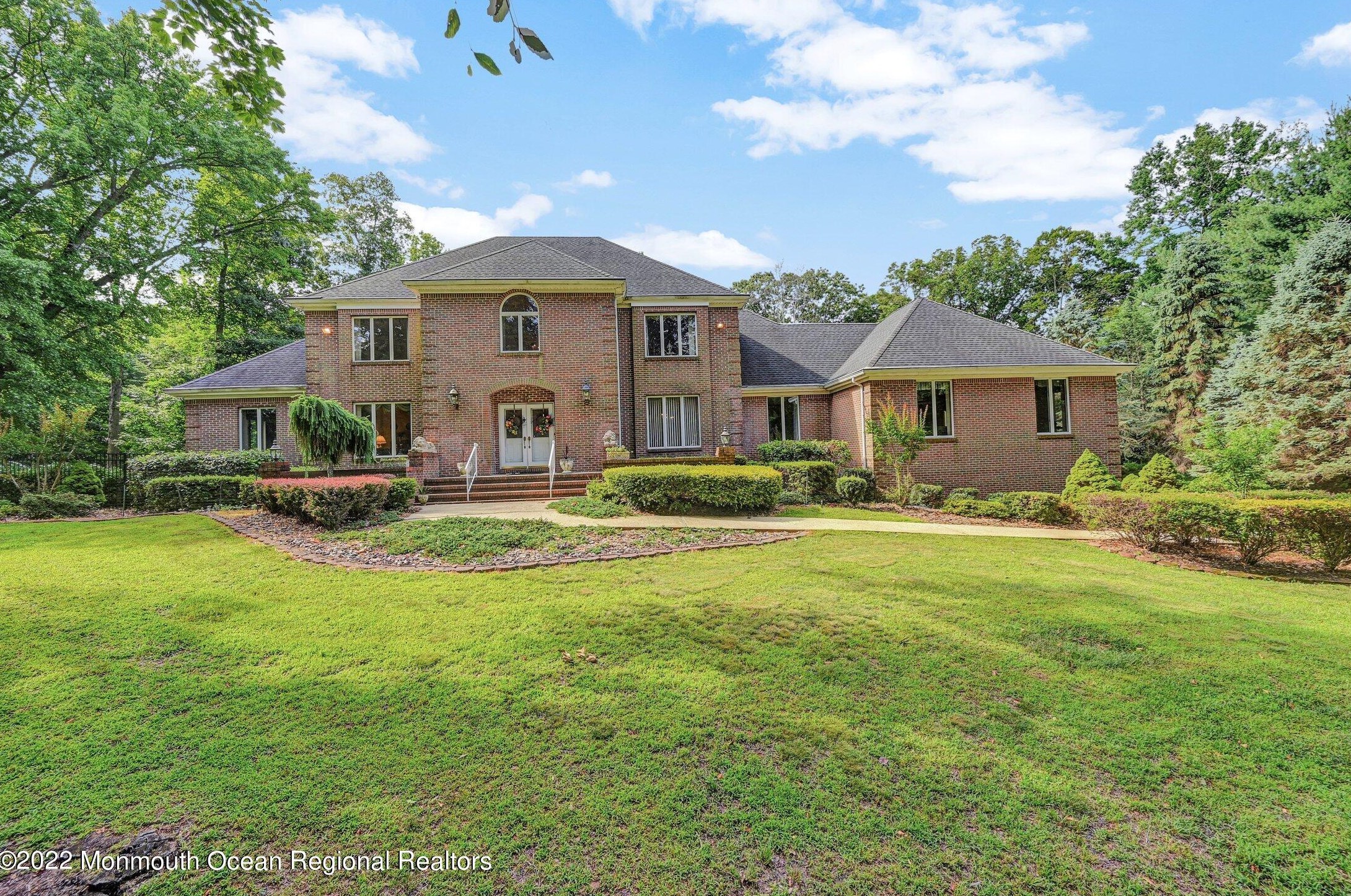 20 Perrine Cir, Millstone Township, NJ 08535-1019