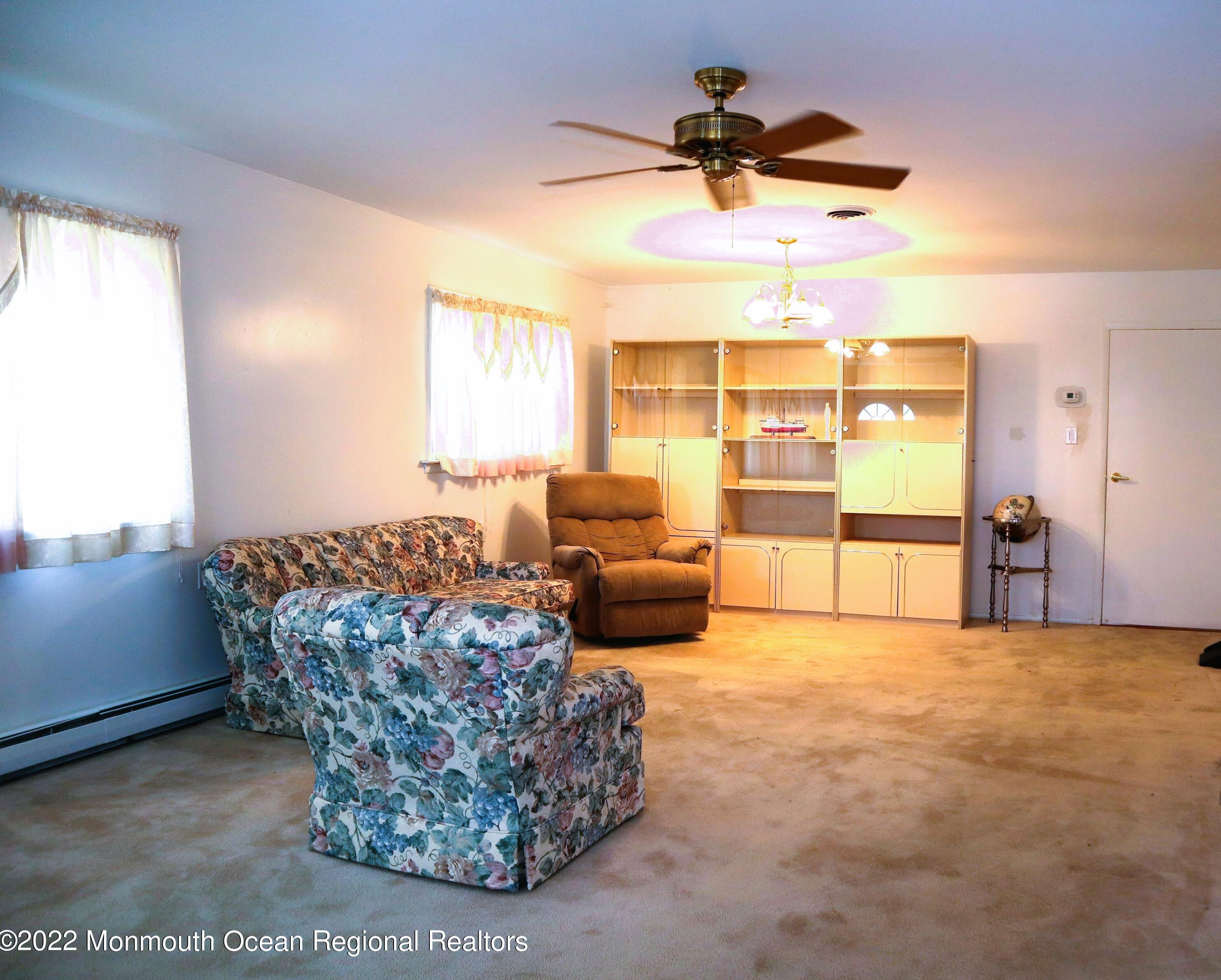 11 Roman St, Toms River, NJ 08757-3909
