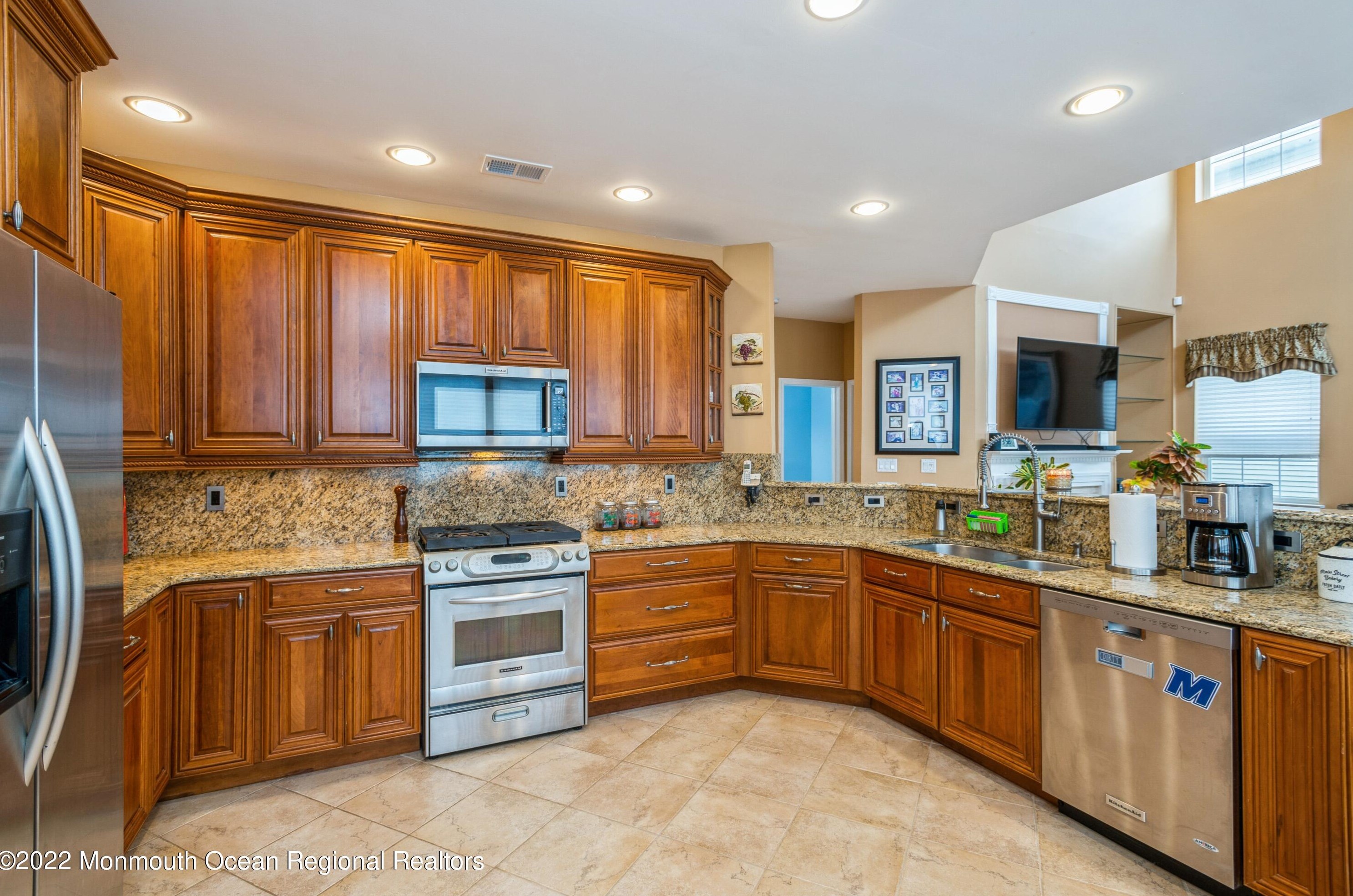 4 Turnberry Dr, Millstone Township, NJ 07726-9315