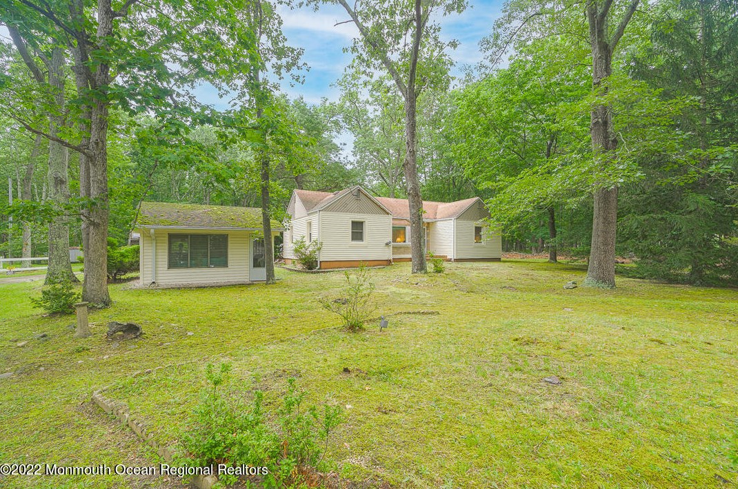 12 Anderson Dr, Wall Township, NJ 07731-1286