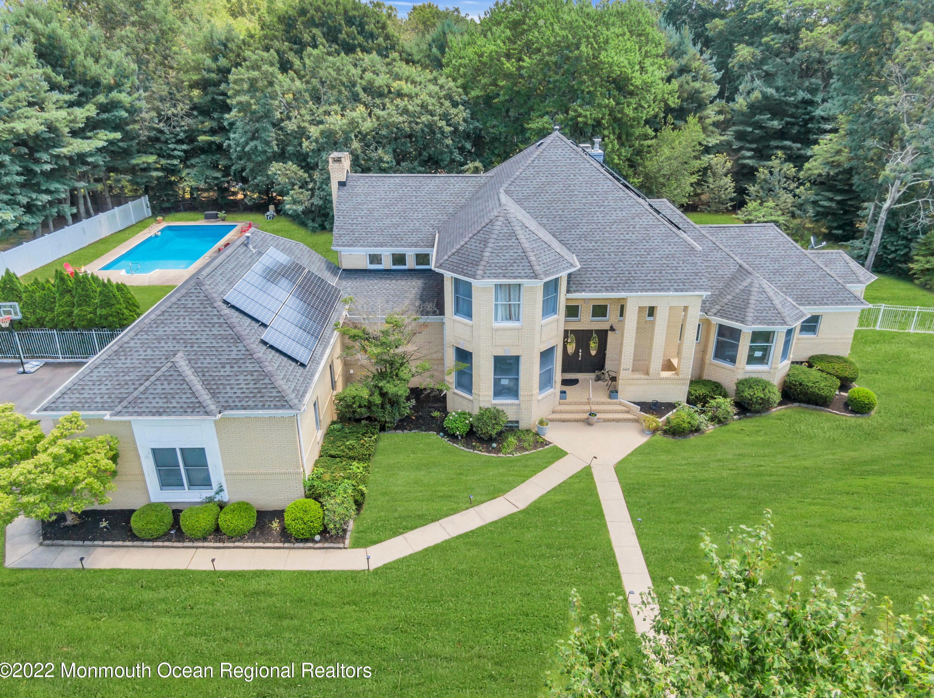 2205 Tiiu Ct, Toms River, NJ 08755-1367