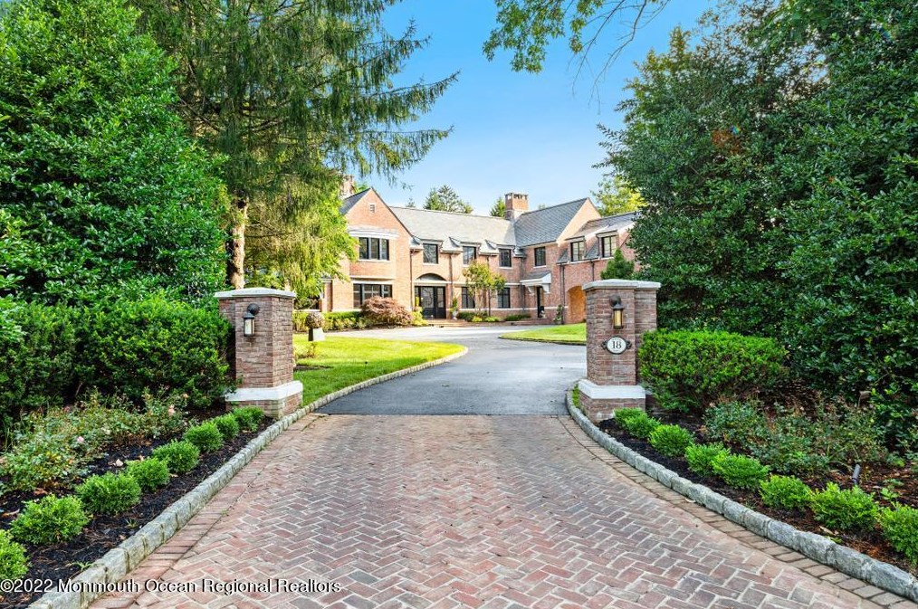 18 Sheraton Ln, Locust, NJ 07760
