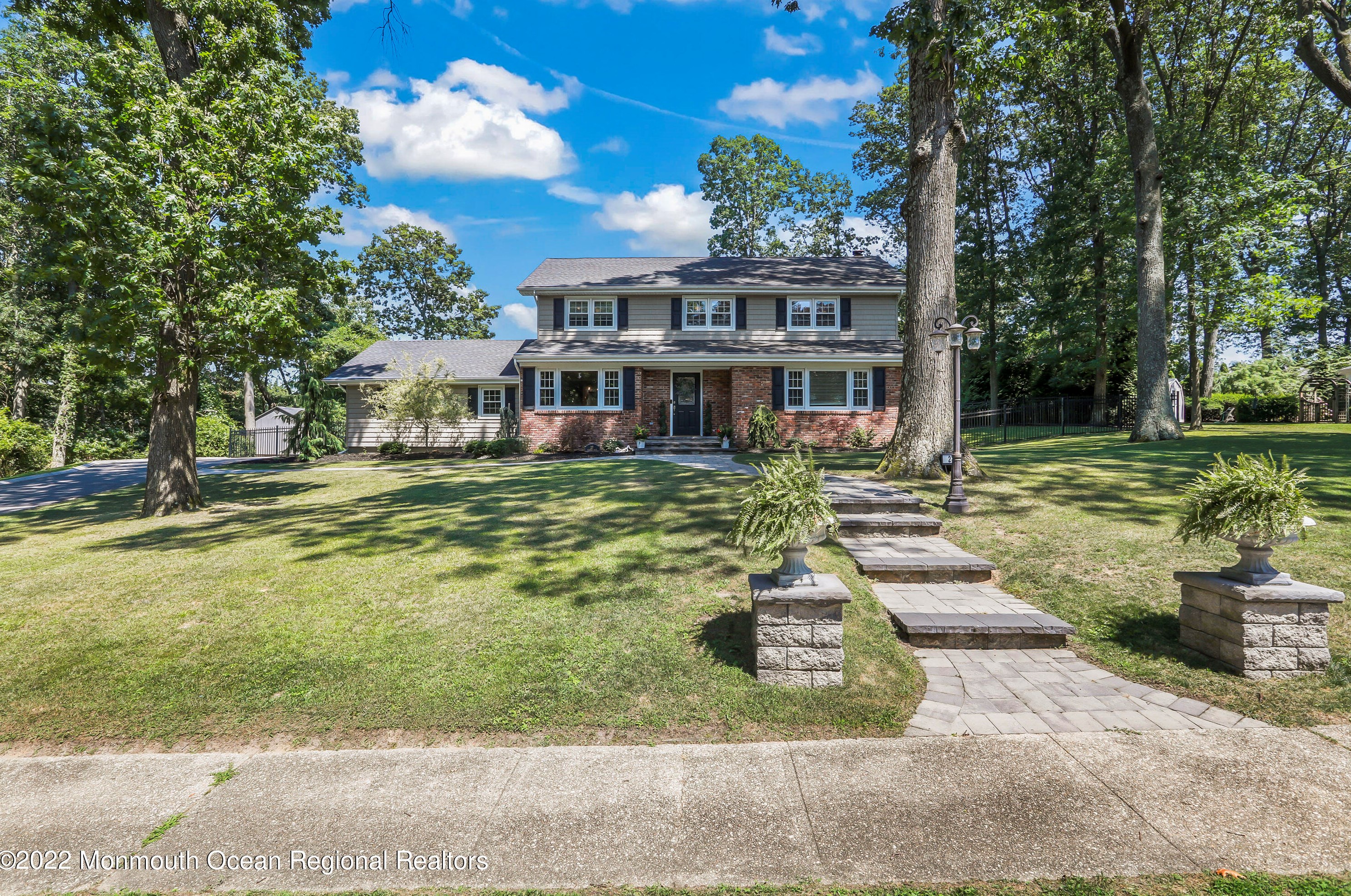 27 Mahoras Dr, Tinton Falls, NJ 07712