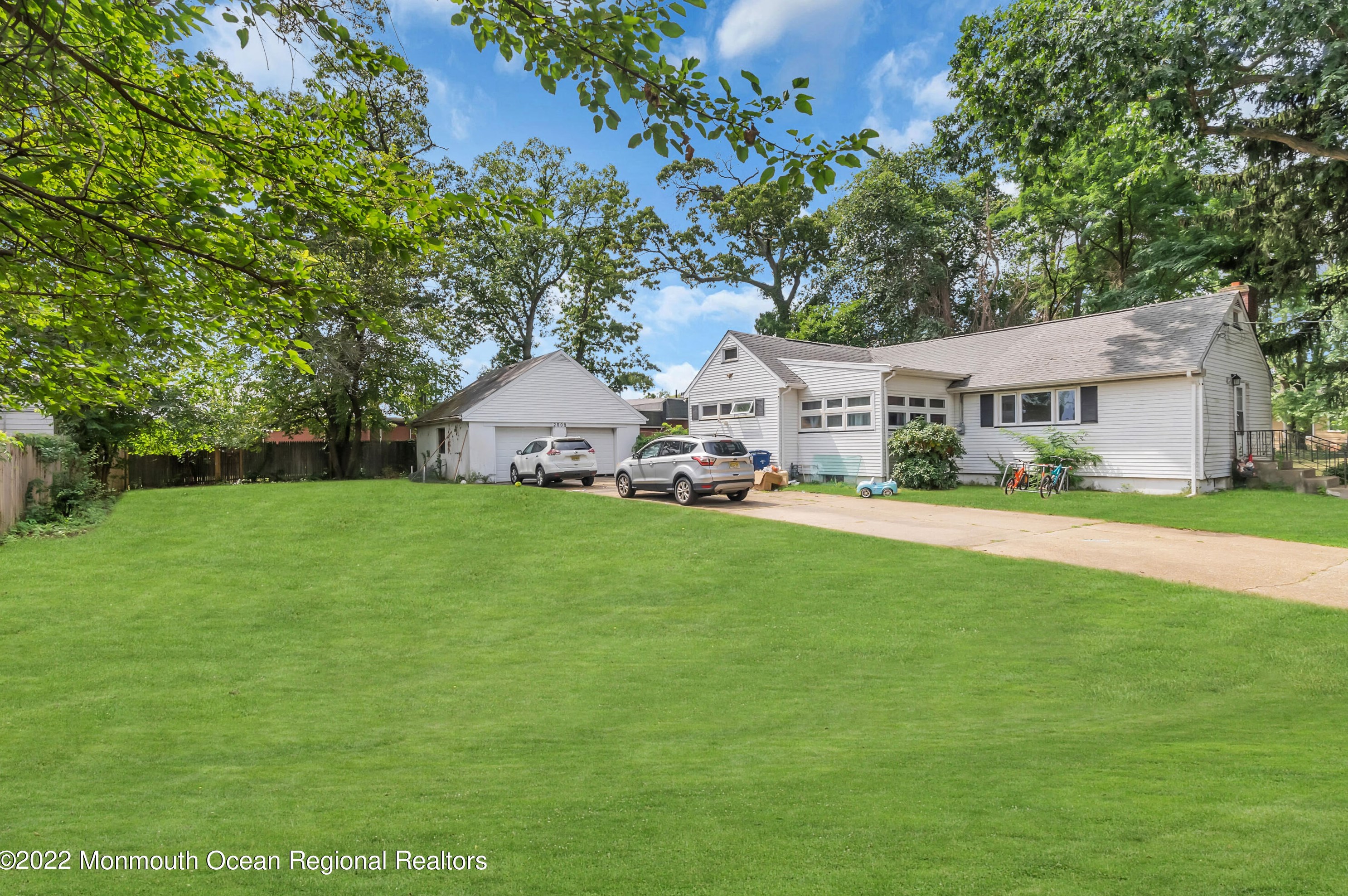 2008 Melville St, Oakhurst, NJ 07755-2725