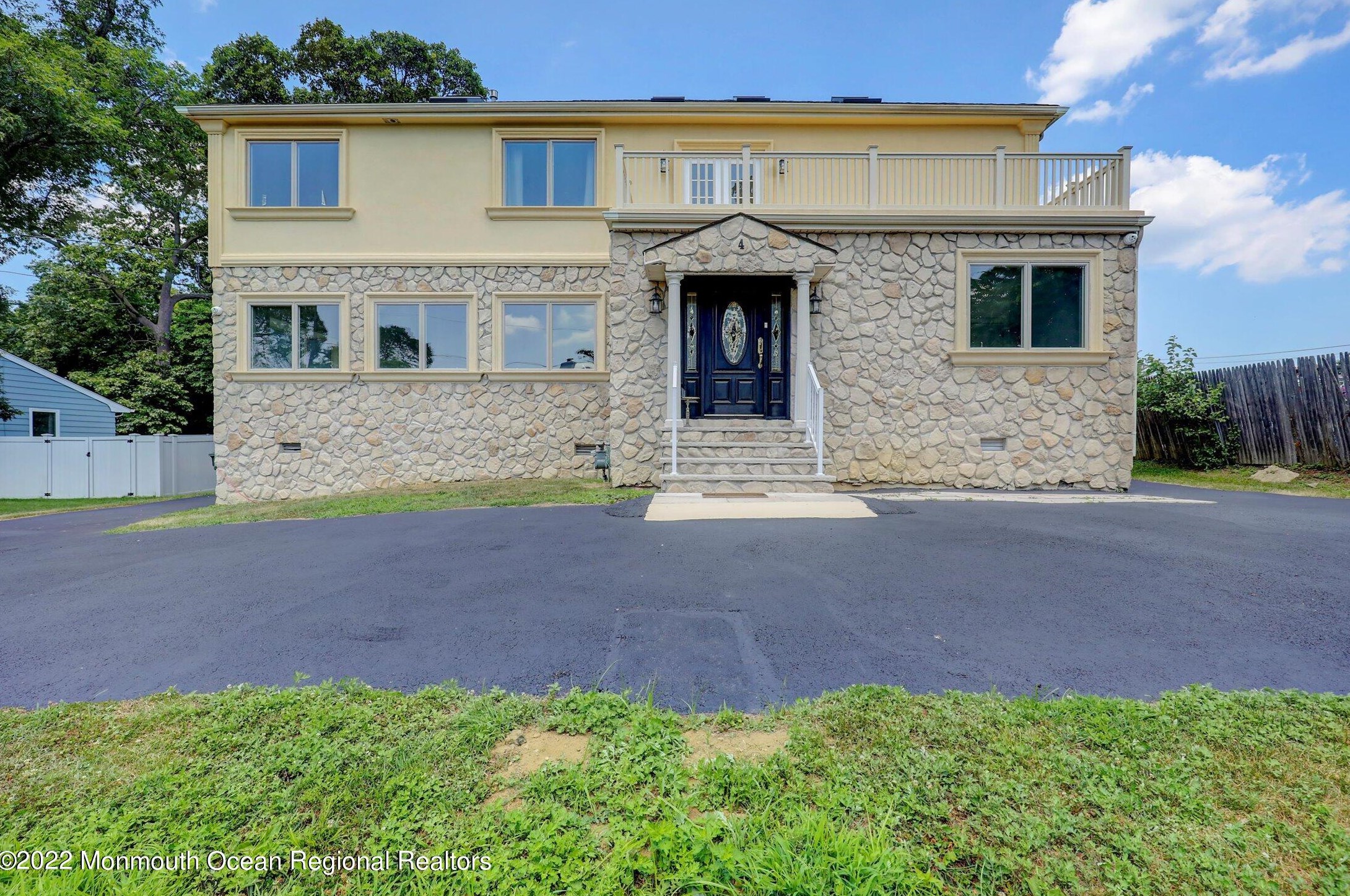 4 Berger Ave, Oakhurst, NJ 07755