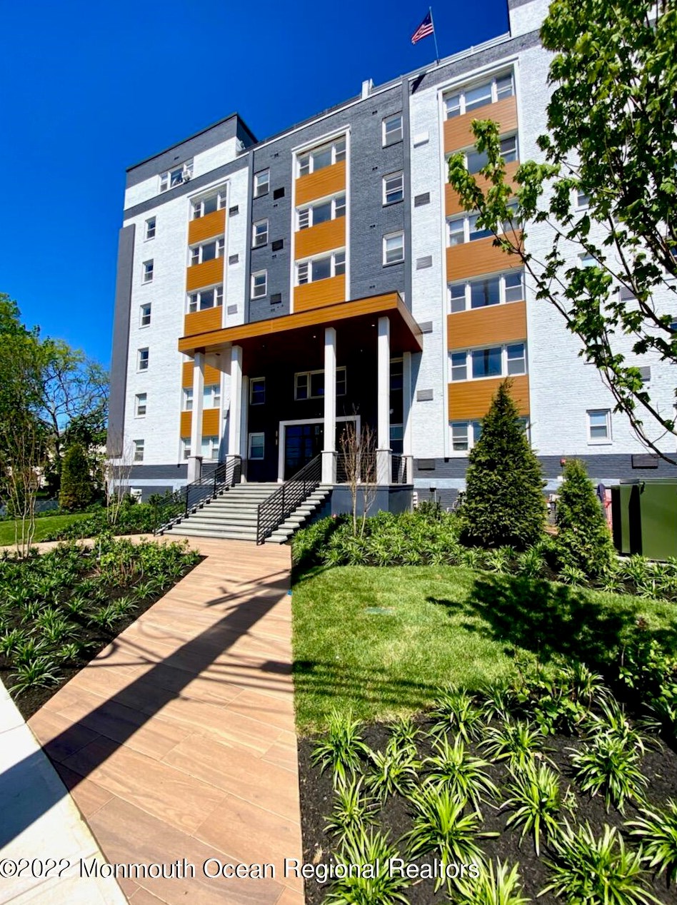 122-6e Bodman Pl, Tinton Falls, NJ 07701