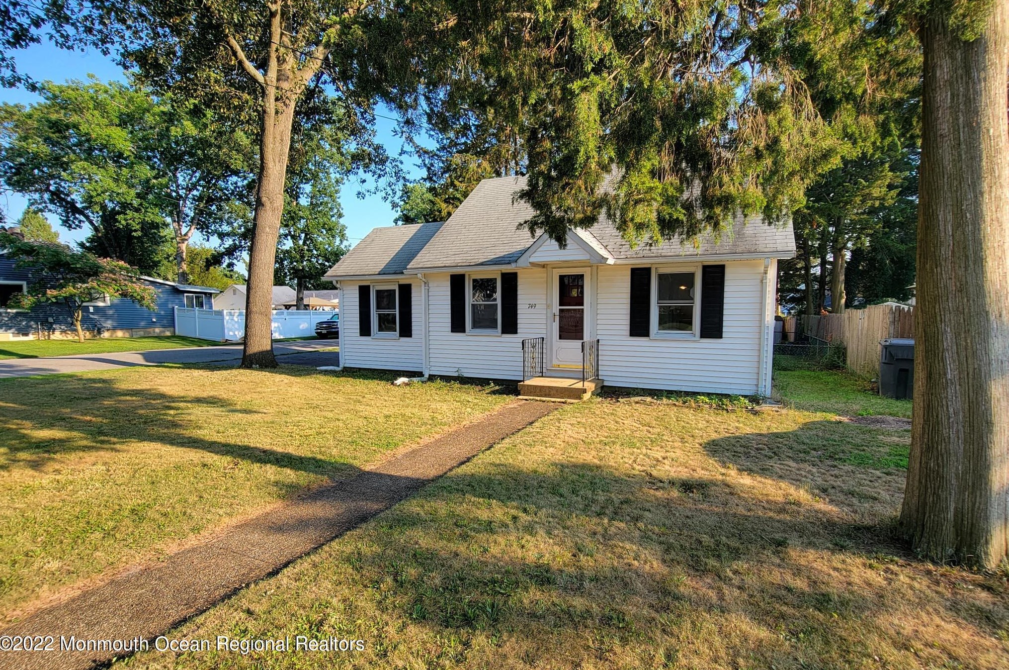 749 Acorn Dr, Bricktown, NJ 08723