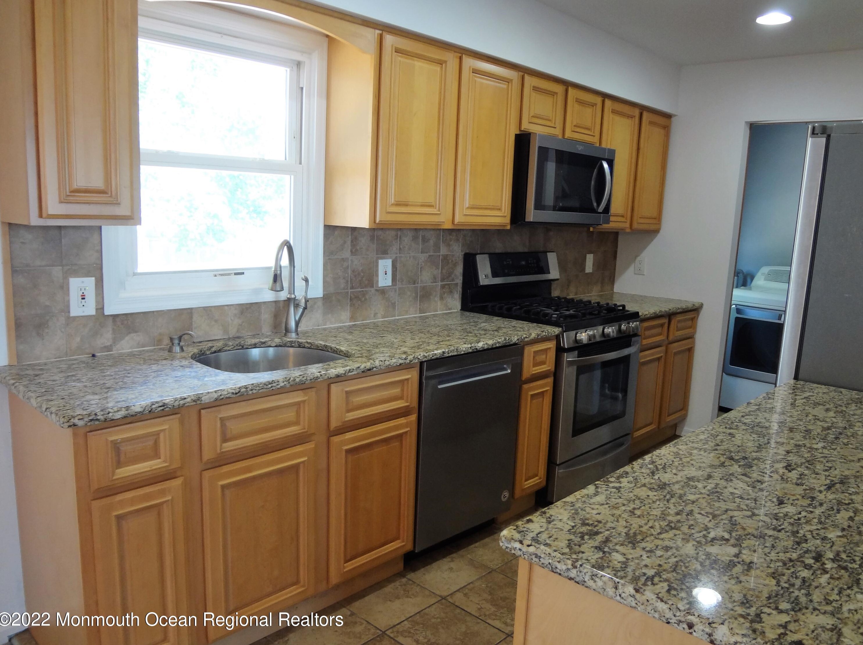 101 Brooks Ave, Berkeley Township, NJ 08721