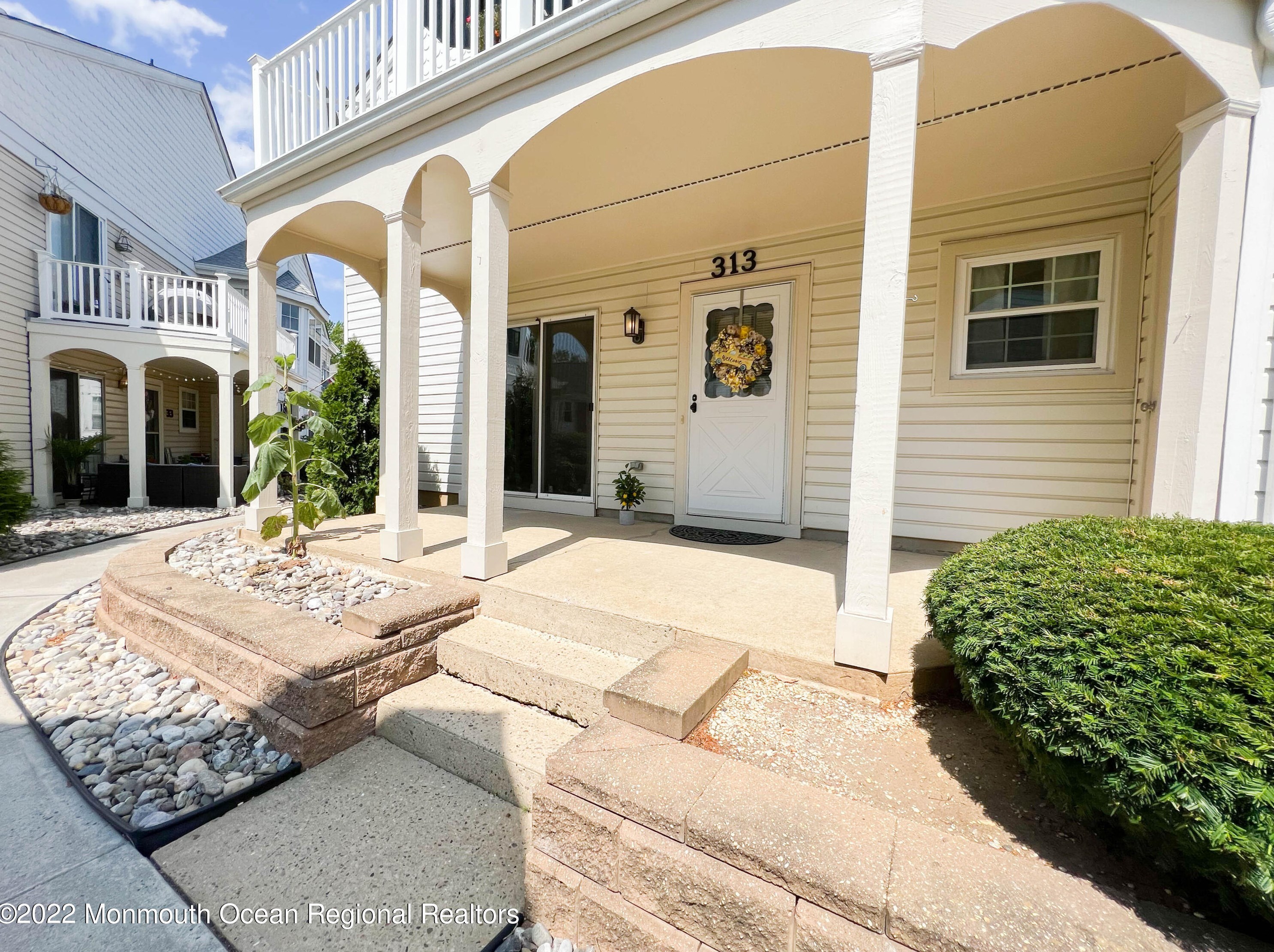 313 Tulip Ln, East Freehold, NJ 07728