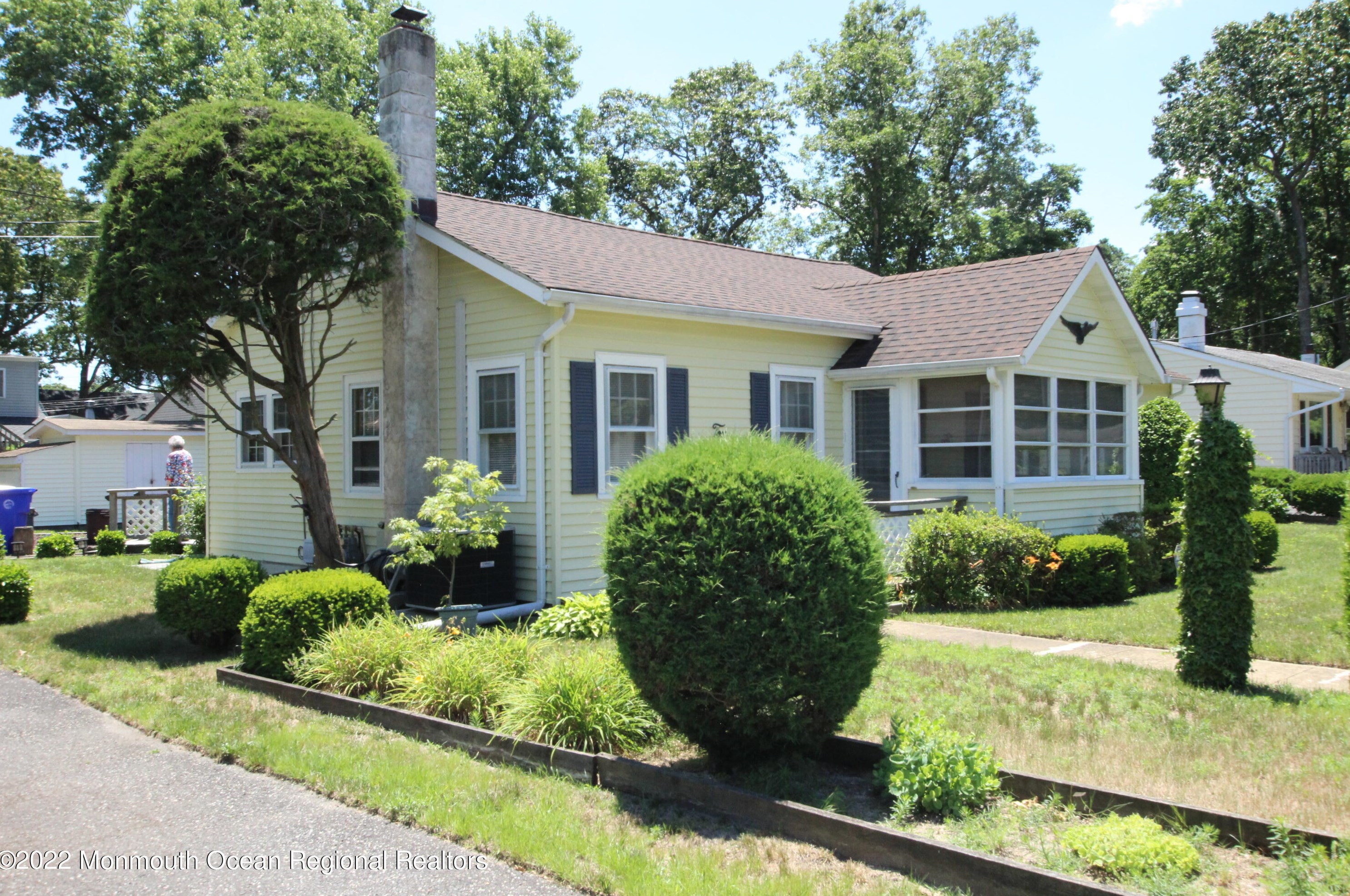 10 Locust Ct, Bricktown, NJ 08723