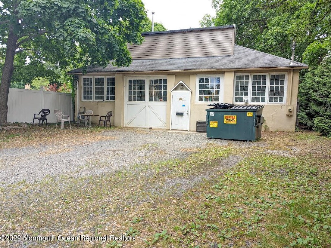 219 Lewis St, Oakhurst, NJ 07755-1512