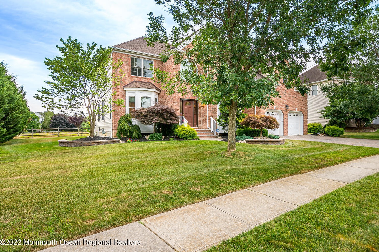 5 Hedgerow Ln, Millstone Township, NJ 07726-7905