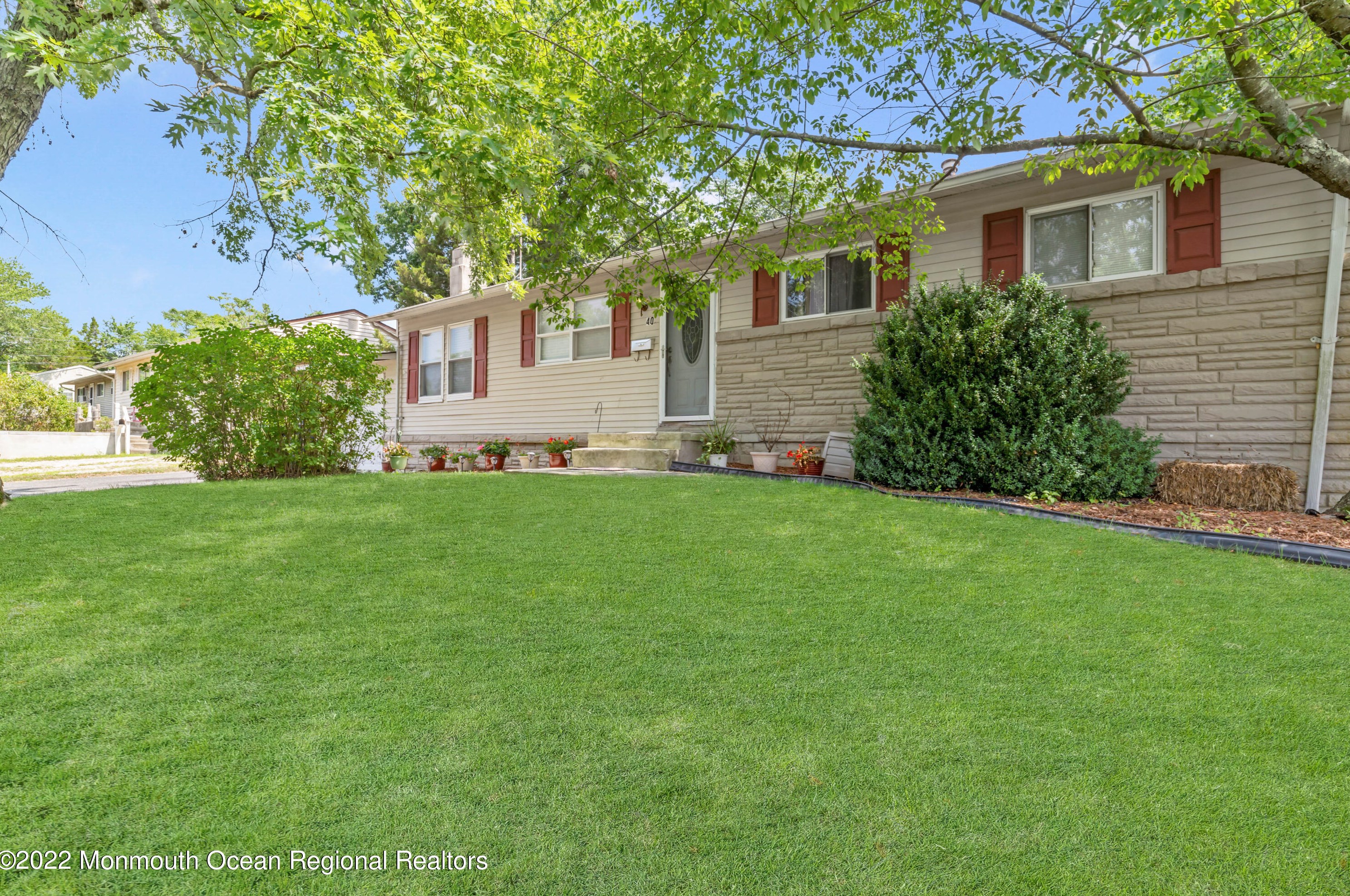40 Amherst Rd, Toms River, NJ 08757-5517