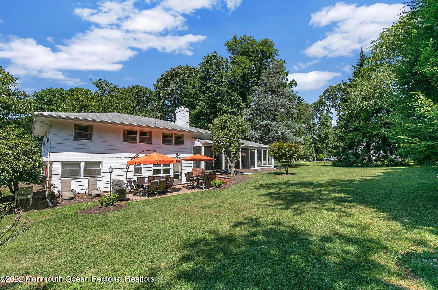 42 Larchmont Dr, Vanderburg, NJ 07722-1109