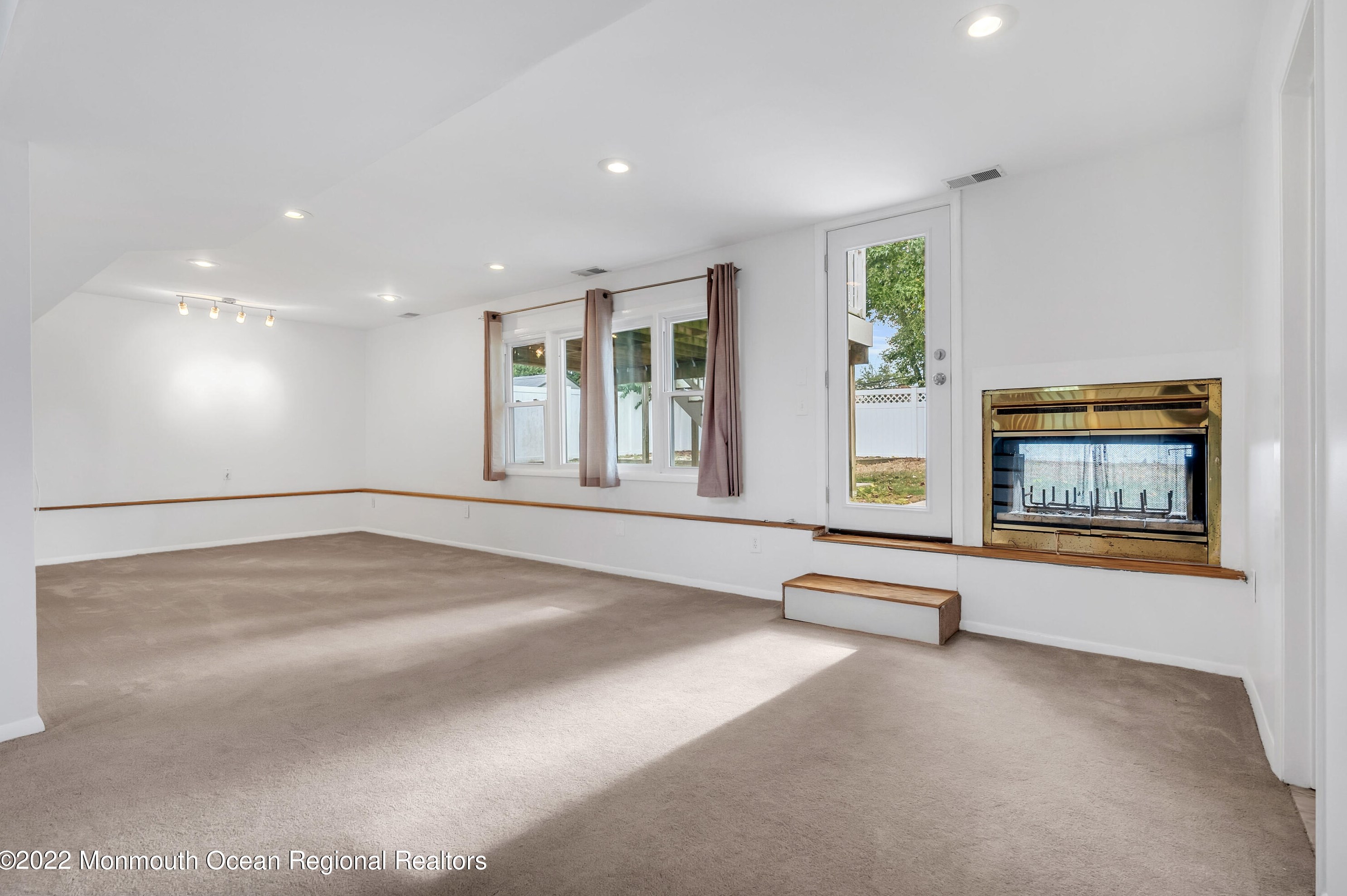 1802 Holbrook St, Oakhurst NJ  07755-2837 exterior