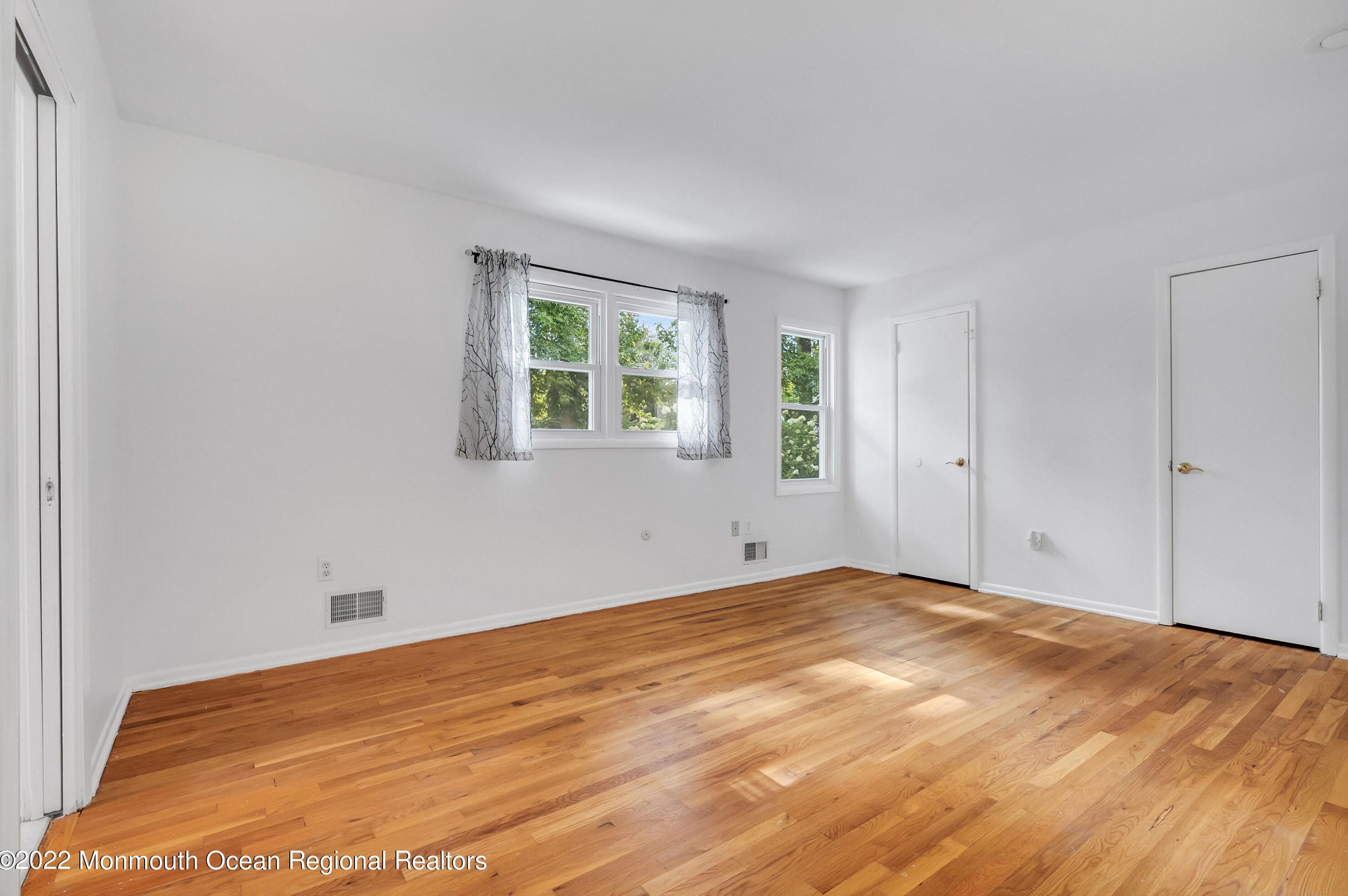 1802 Holbrook St, Oakhurst NJ  07755-2837 exterior