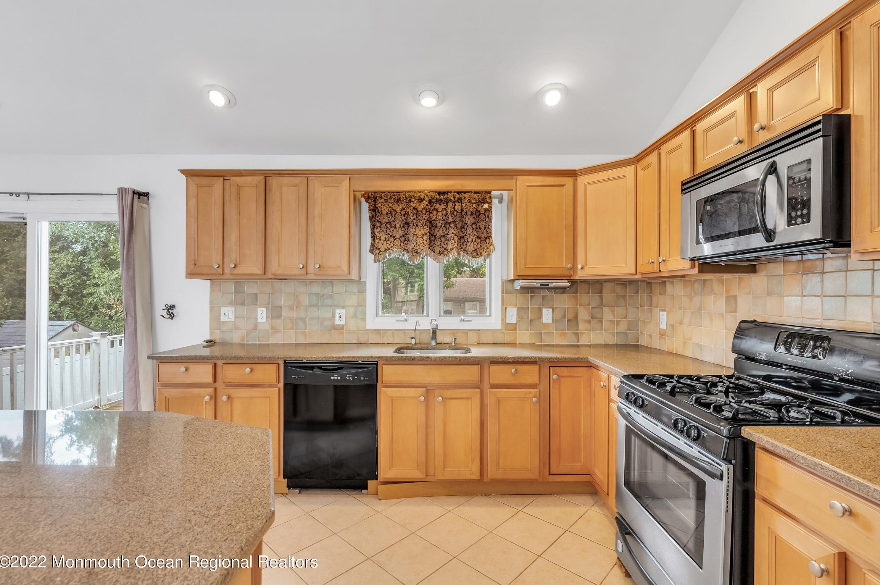 1802 Holbrook St, Oakhurst NJ  07755-2837 exterior