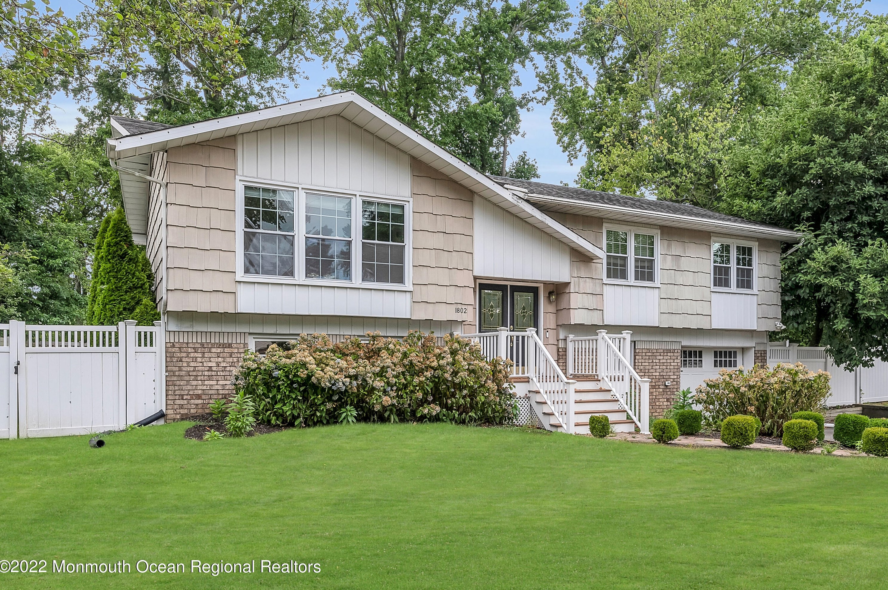 1802 Holbrook St, Oakhurst NJ  07755-2837 exterior