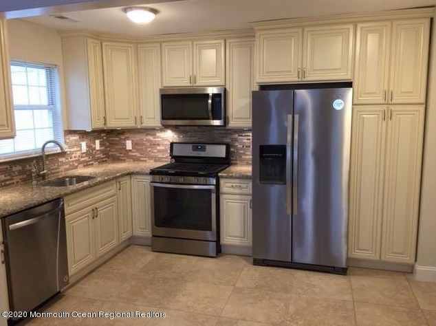 250 Tulip Ln, East Freehold, NJ 07728