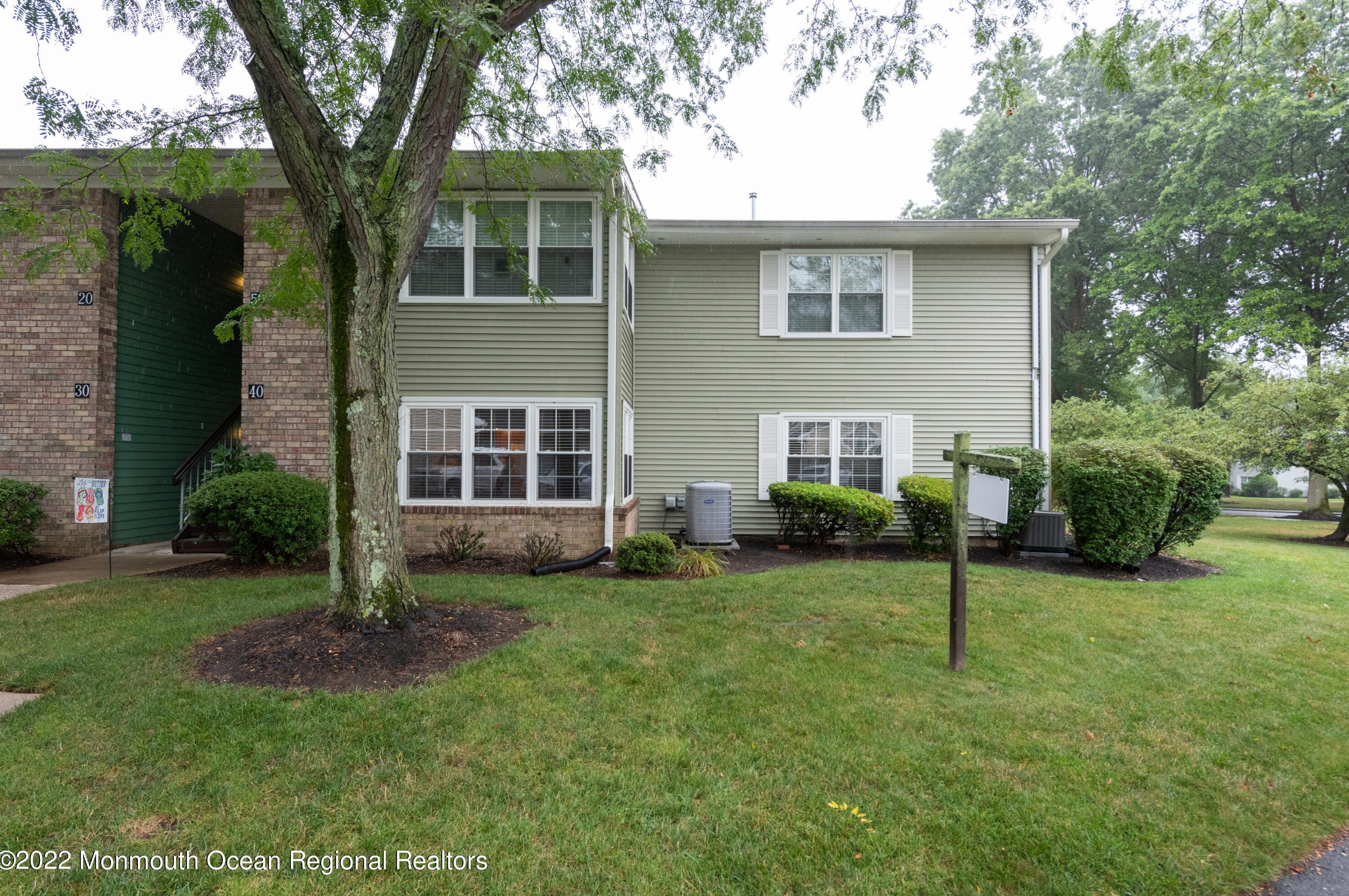 40 Quince Ct, Tinton Falls, NJ 07701