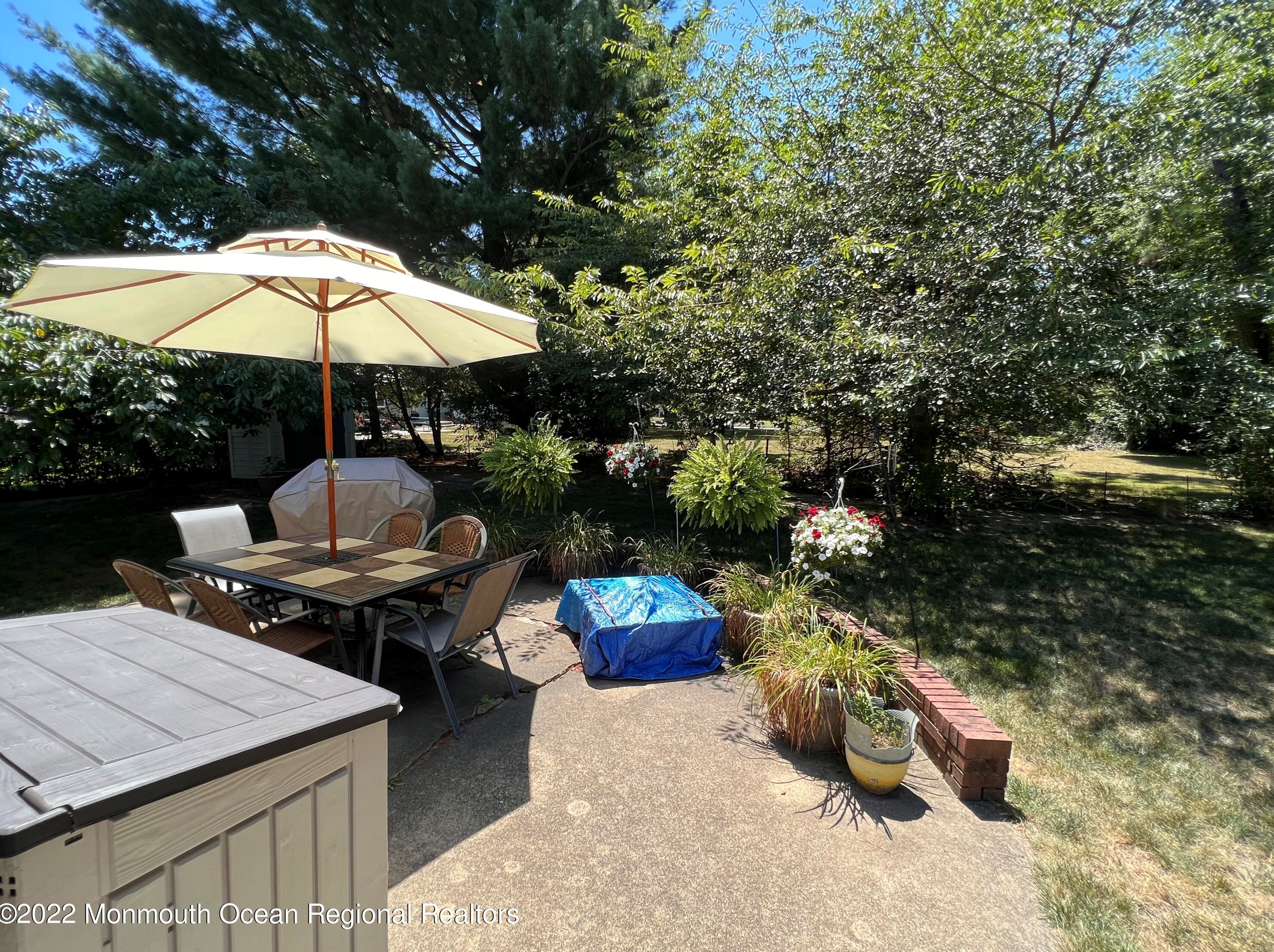 127 Columbine Cir, Toms River, NJ 08755-4049