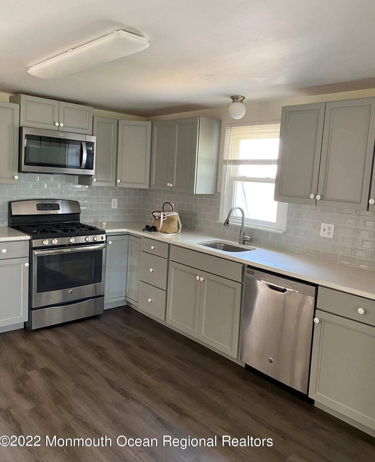 326 Bay Ave, Tuckerton, NJ 08087-2506