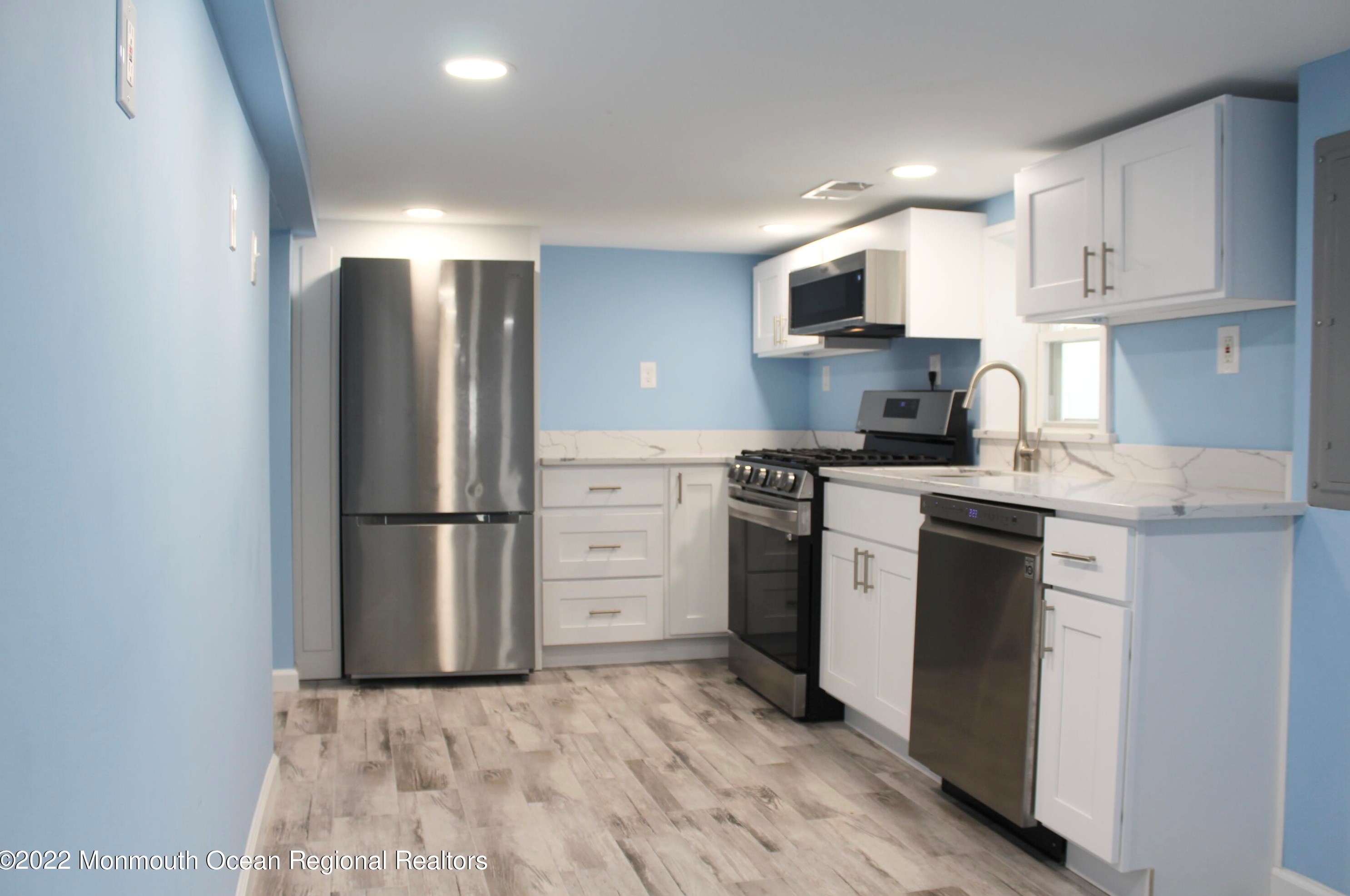 230 Hamilton Ave, Pelican Island, NJ 08751
