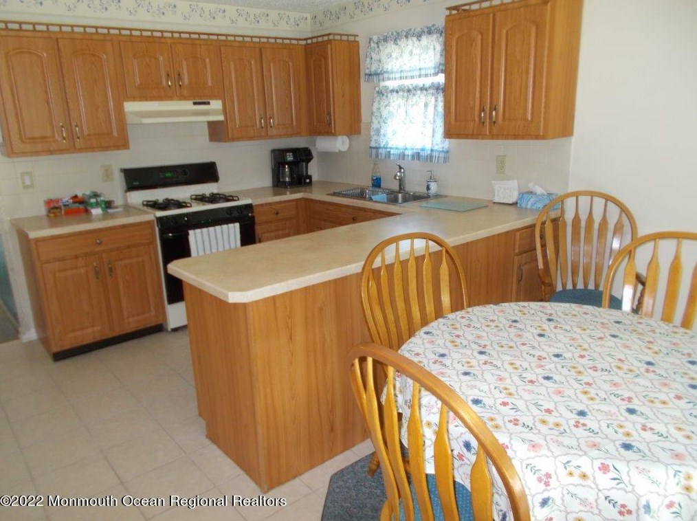 13 Bellwood Ct, Barnegat Township NJ 08005-3124 exterior