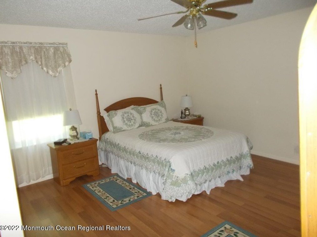 13 Bellwood Ct, Barnegat Township NJ 08005-3124 exterior