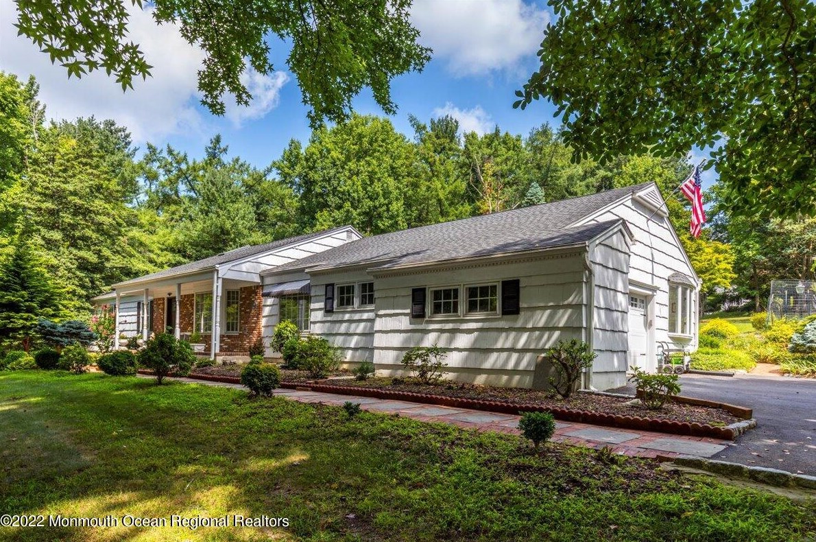 3 Timberdale Dr, Holmdel Village, NJ 07733