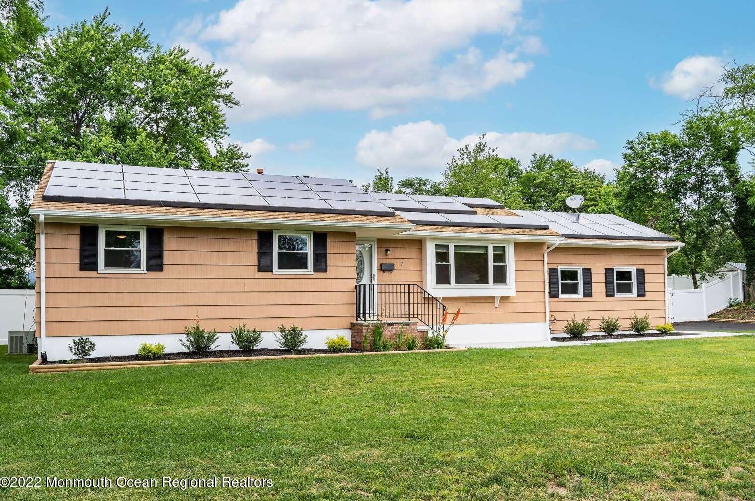 7 Carrie Dr N, Hazlet, NJ 07730