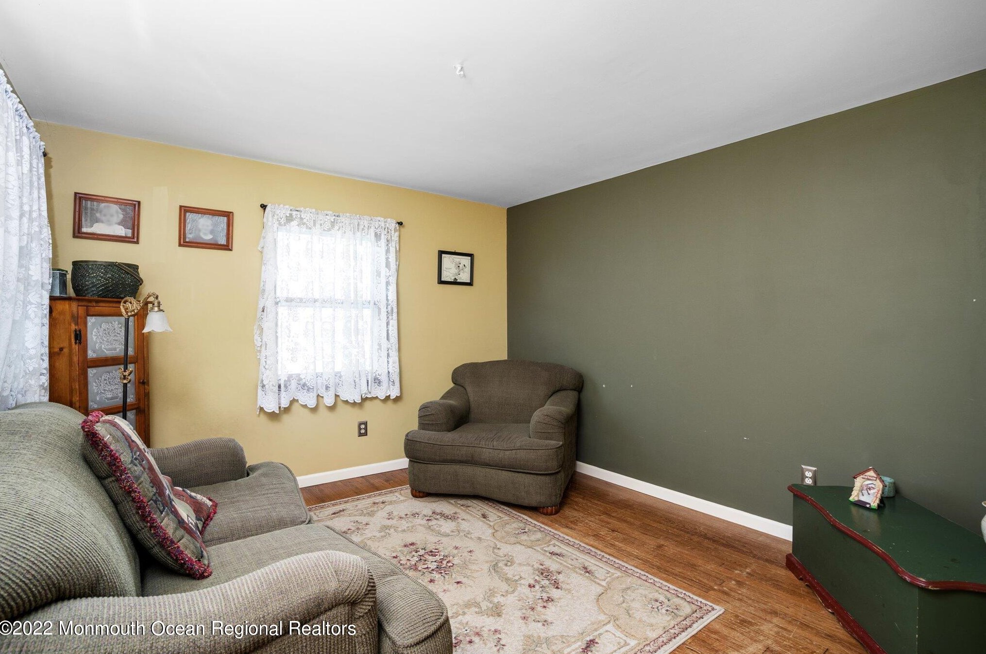 22 Farmer Dr, Upper Freehold, NJ 08501-1701