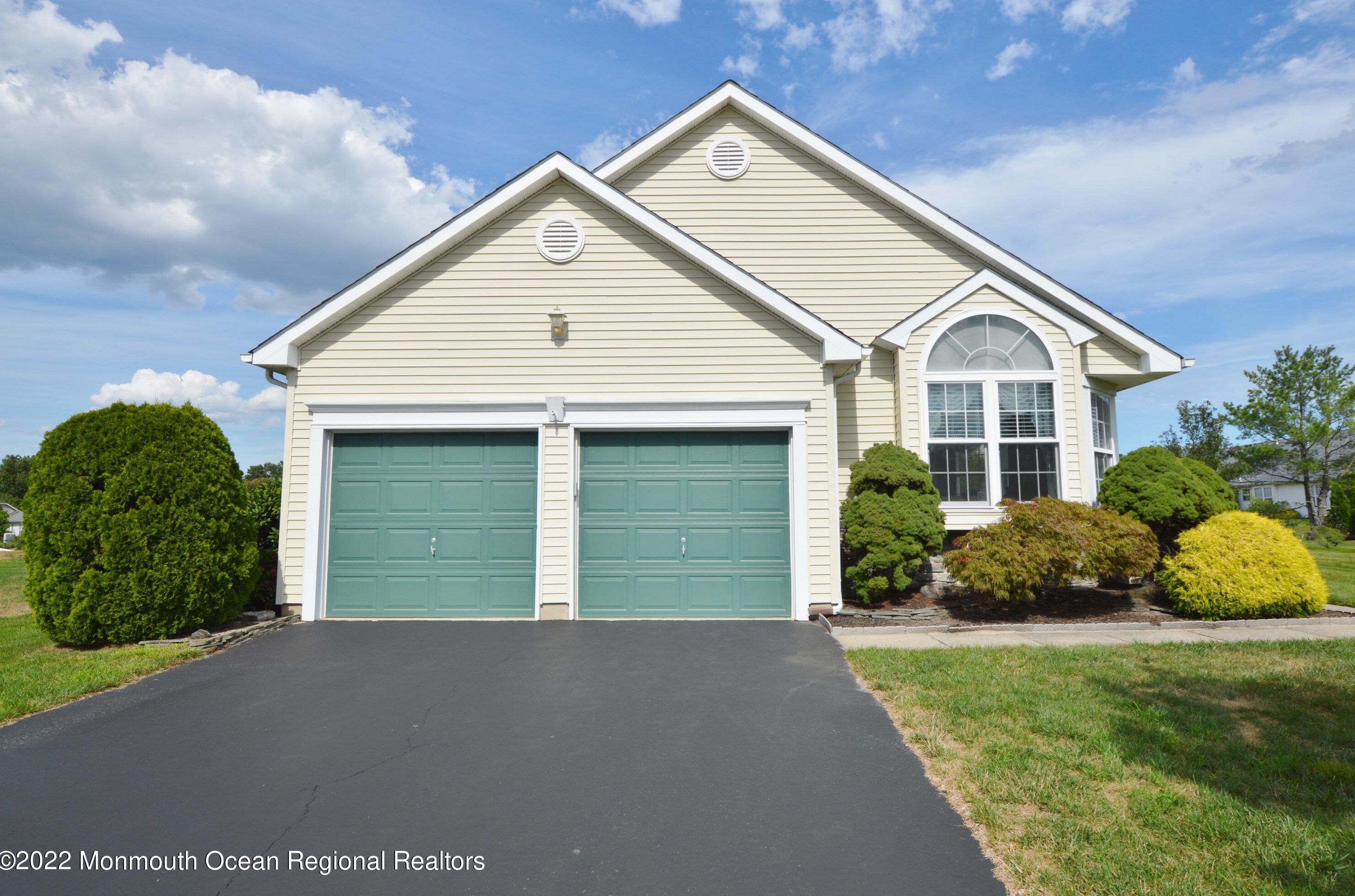 2488 Spring Hill Dr, Toms River, NJ 08755-2519